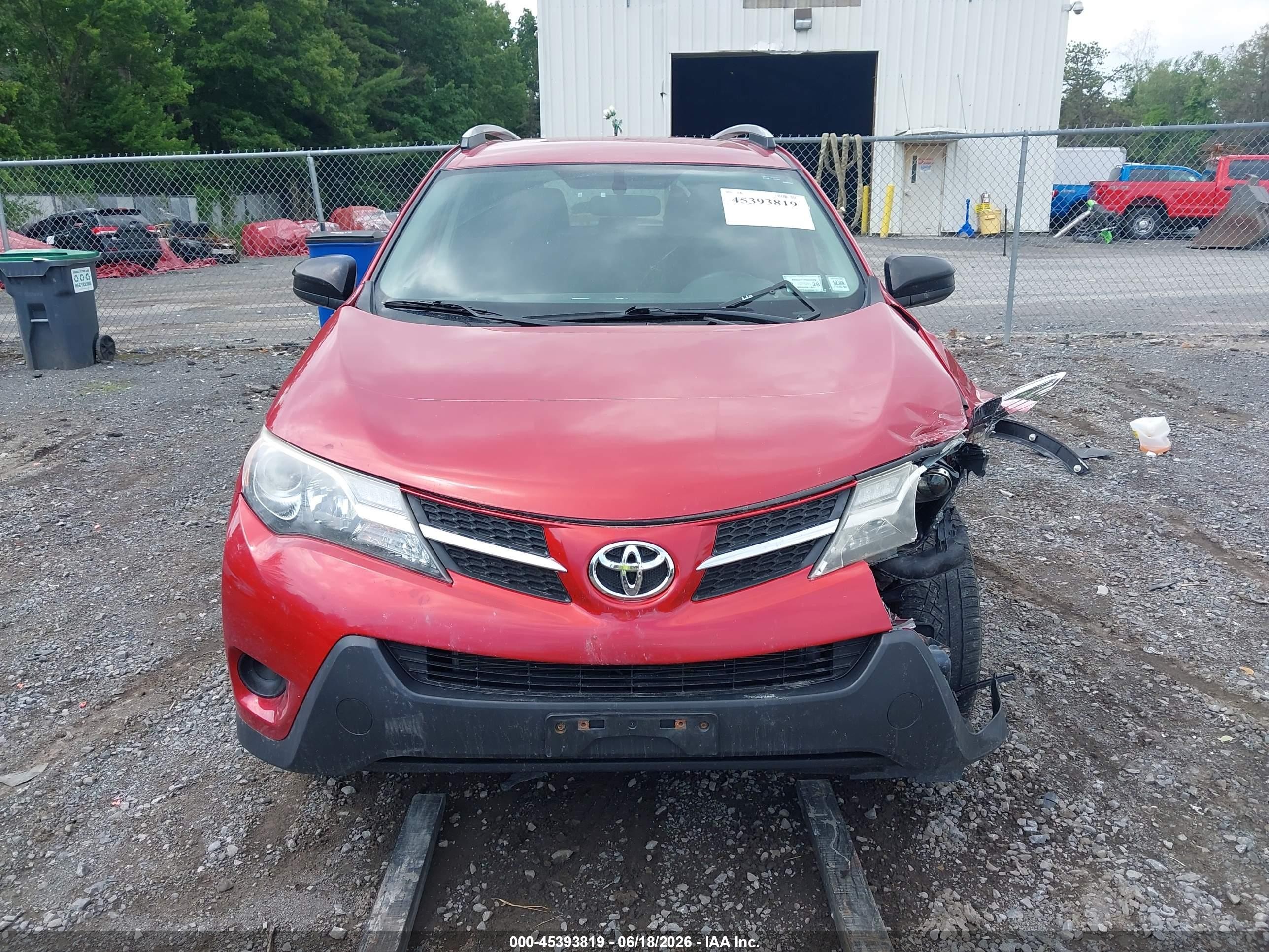 2015 Toyota Rav4 Le Red vin: JTMBFREV3FD121333