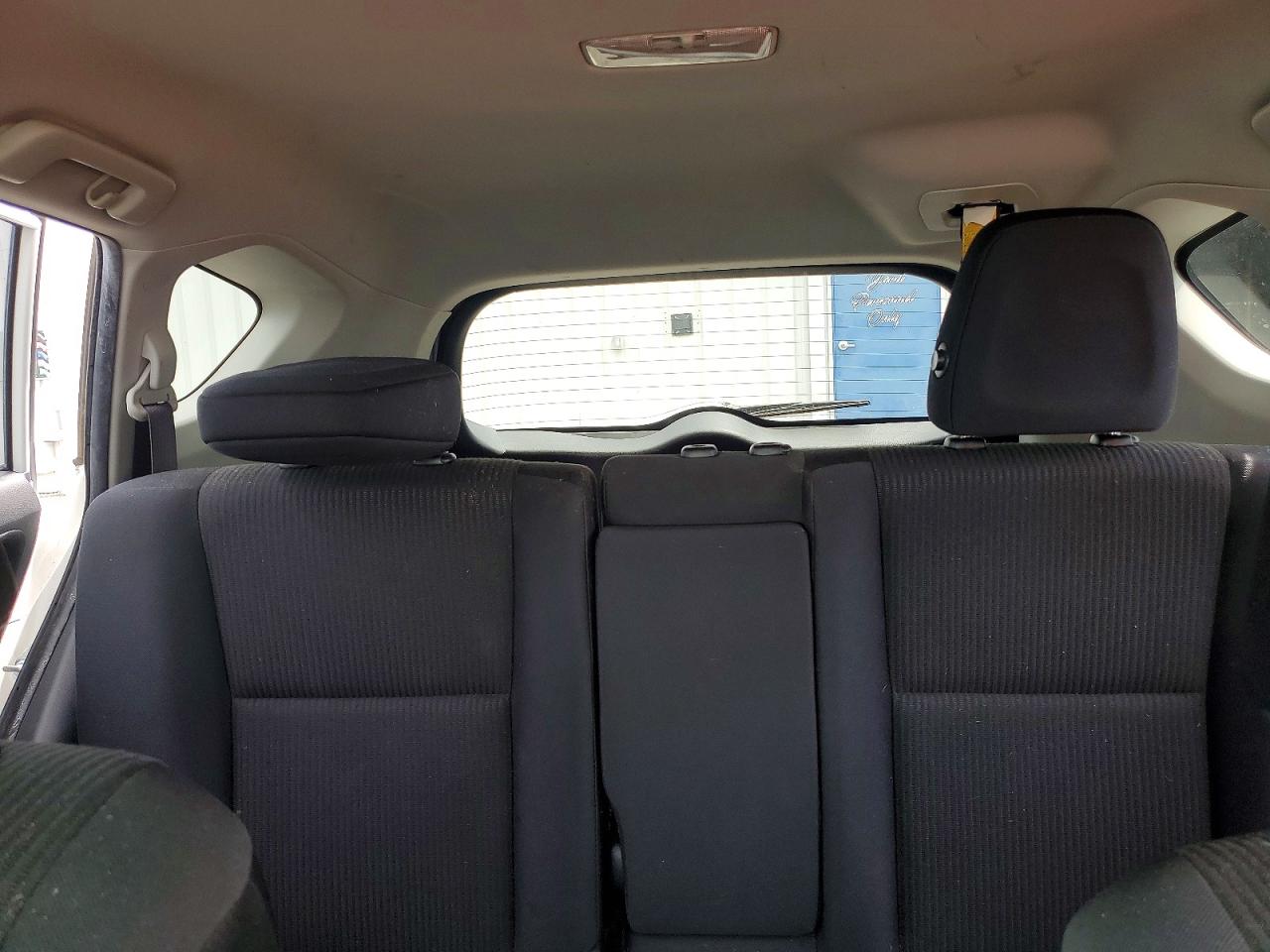 2015 Toyota Rav4 Le White vin: JTMBFREV3FD128072