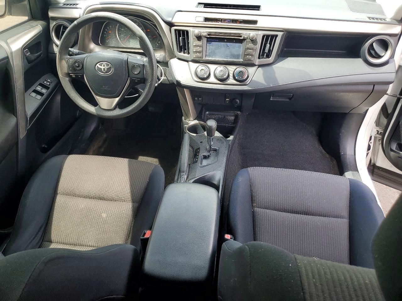 2015 Toyota Rav4 Le White vin: JTMBFREV3FD128072