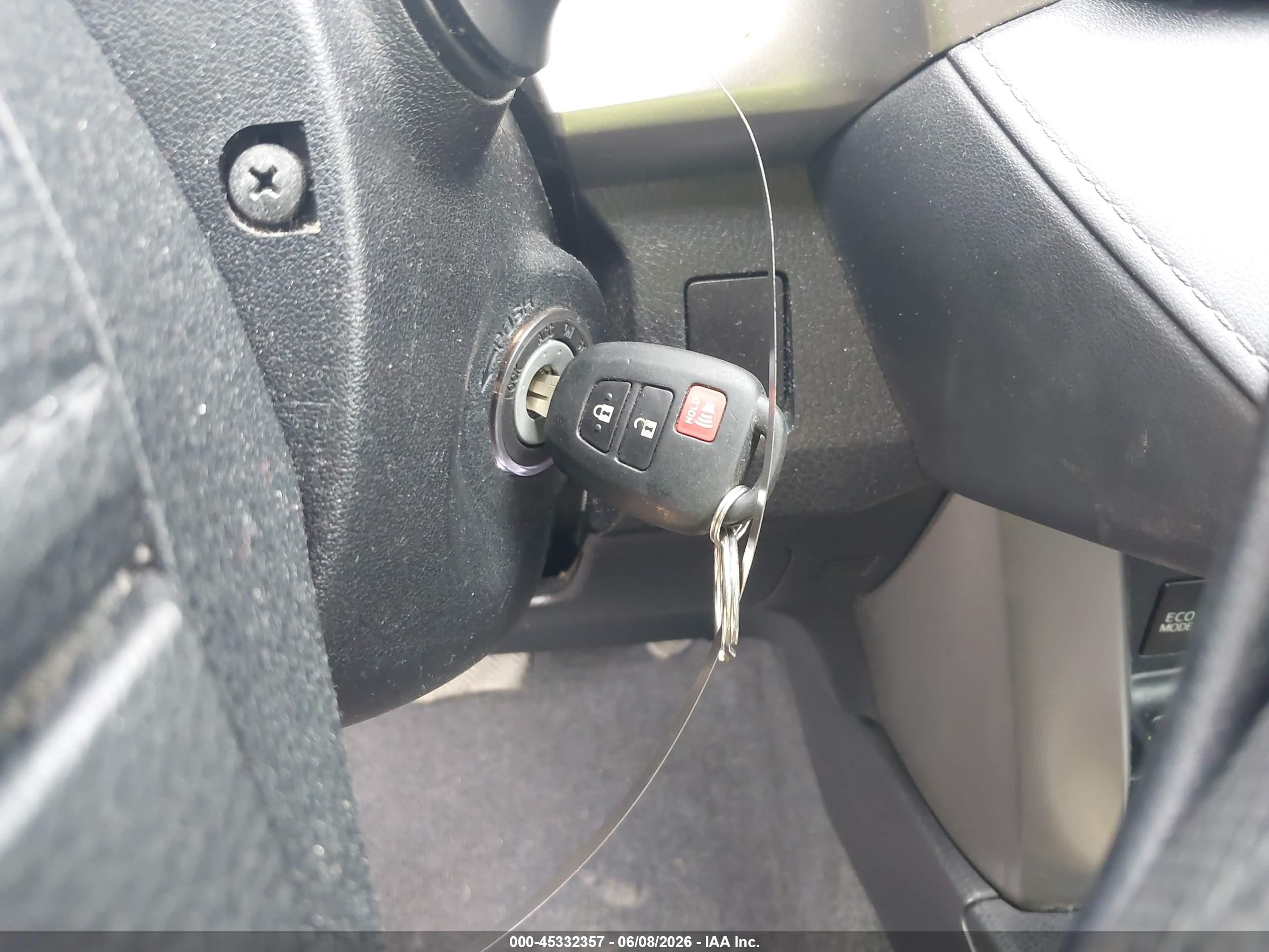 2015 Toyota Rav4 Le Gray vin: JTMBFREV3FD142103