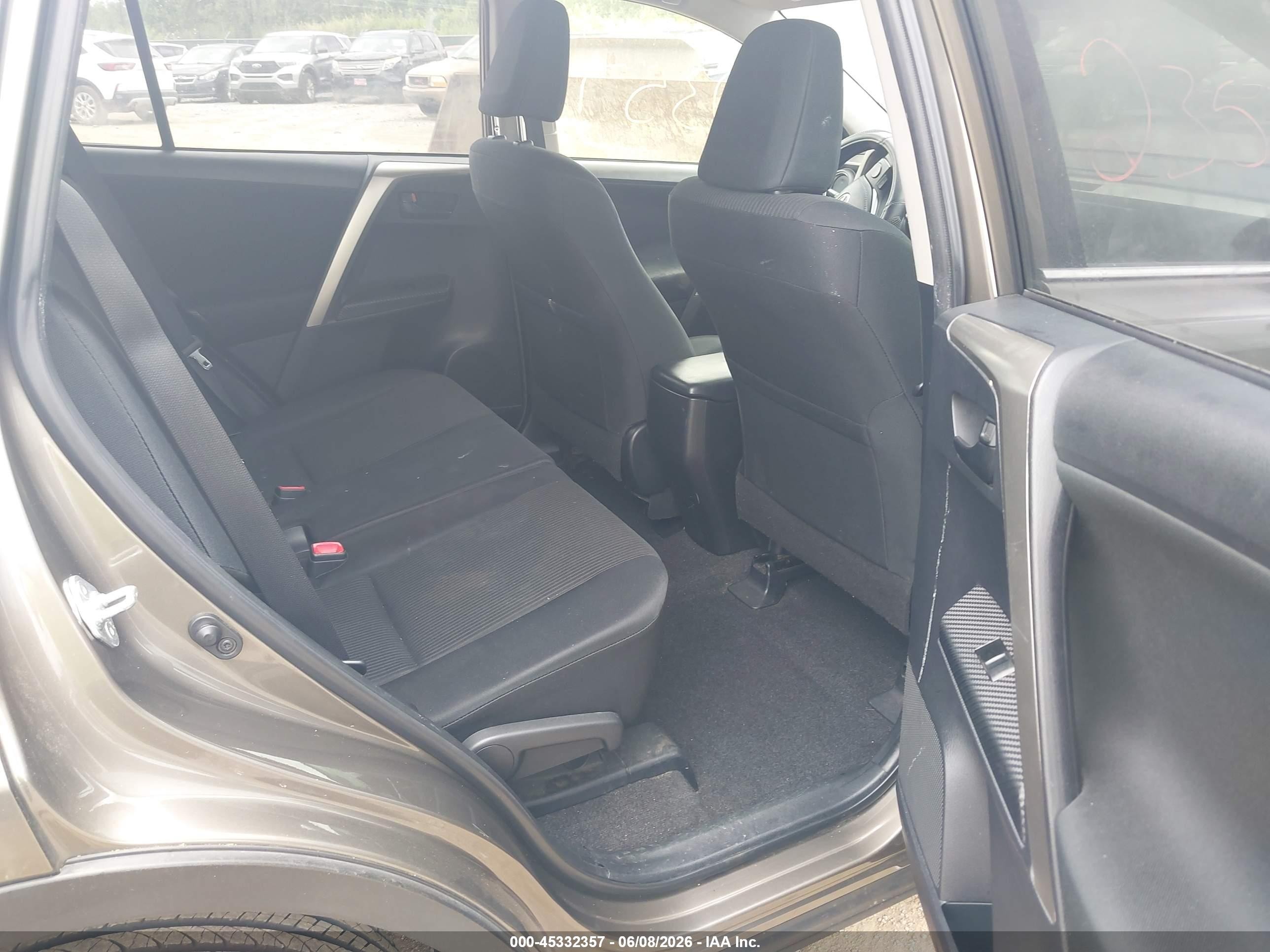 2015 Toyota Rav4 Le Gray vin: JTMBFREV3FD142103