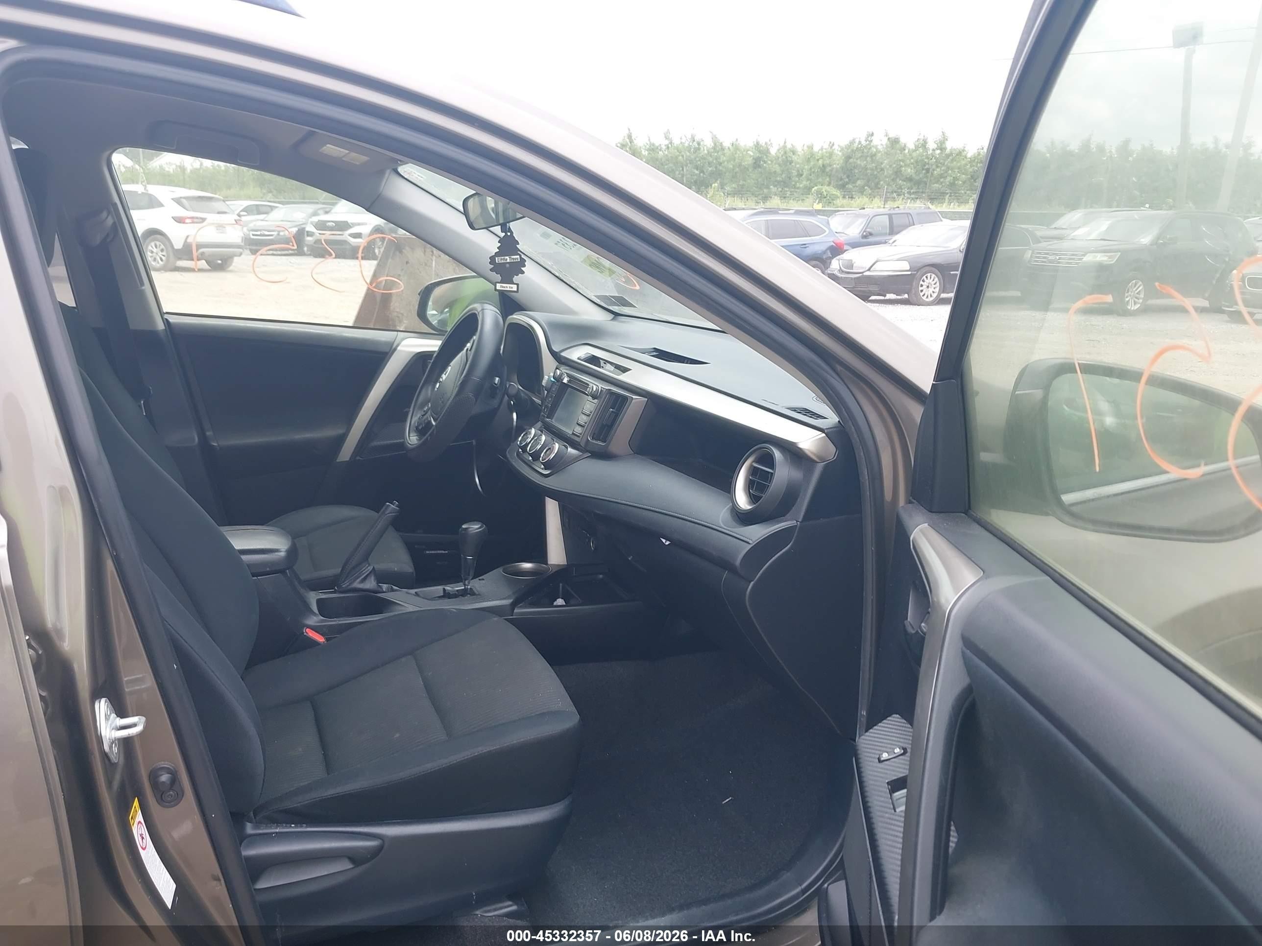2015 Toyota Rav4 Le Gray vin: JTMBFREV3FD142103