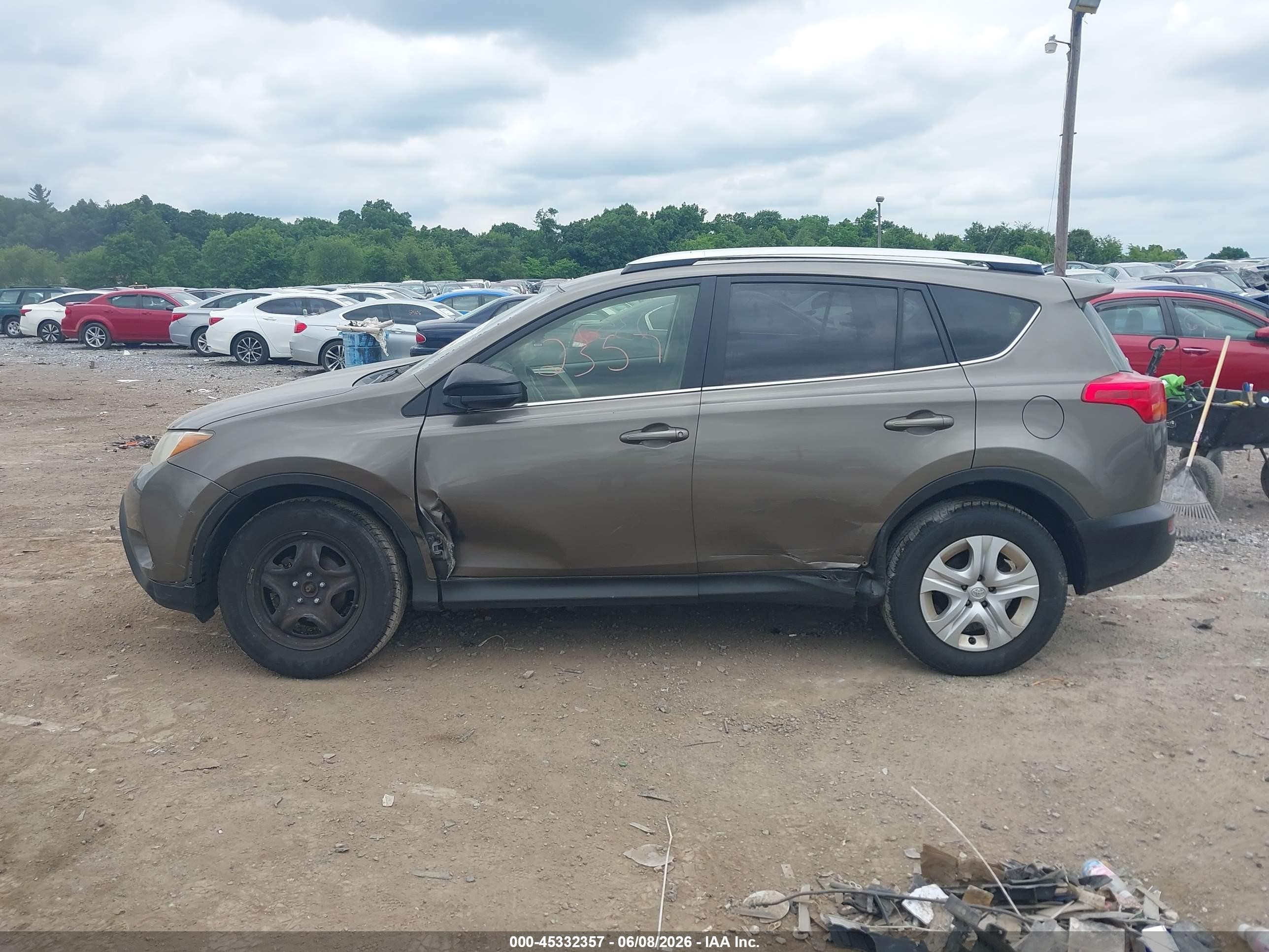 2015 Toyota Rav4 Le Gray vin: JTMBFREV3FD142103