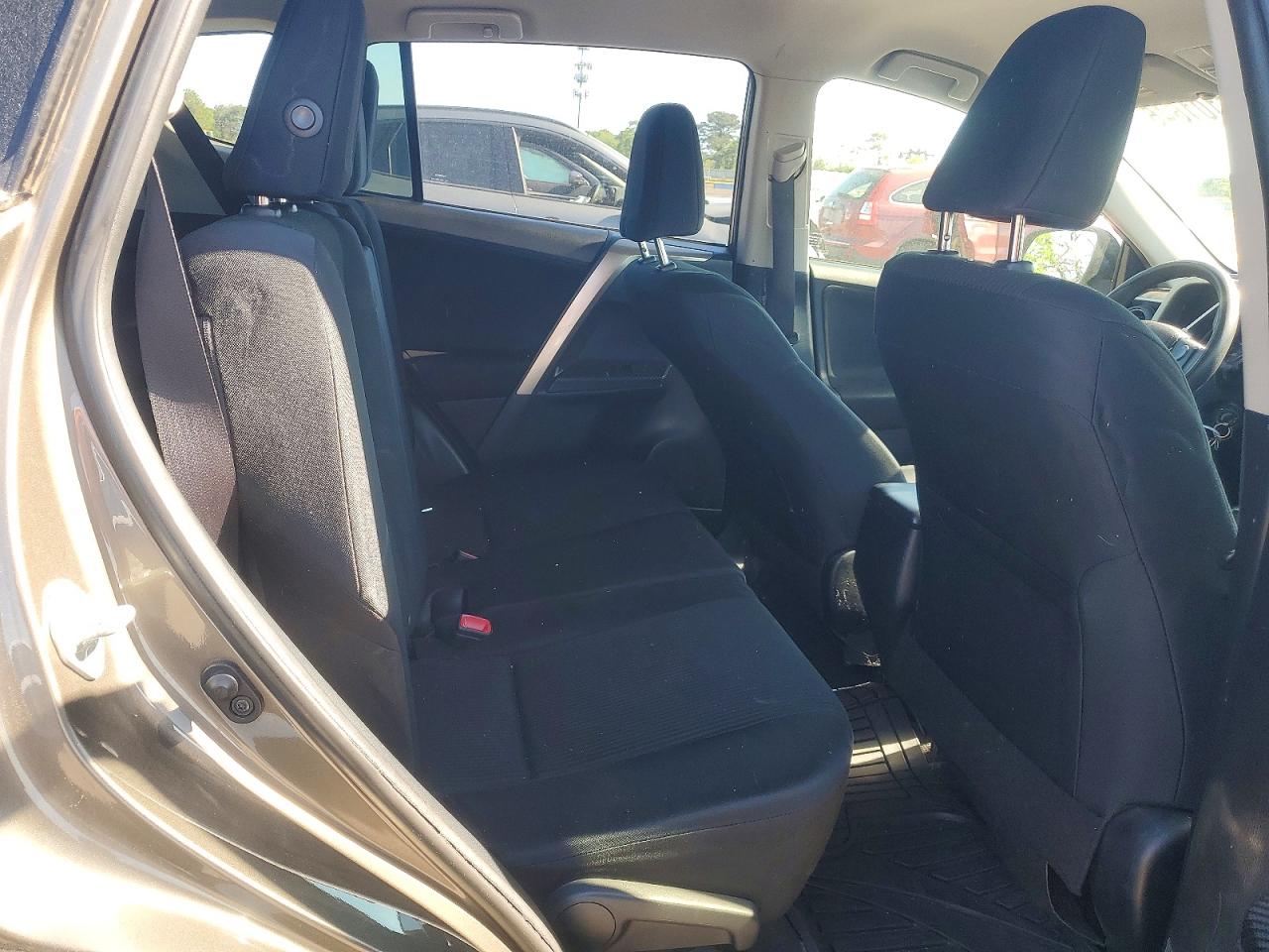 2015 Toyota Rav4 Le Gray vin: JTMBFREV3FD149133