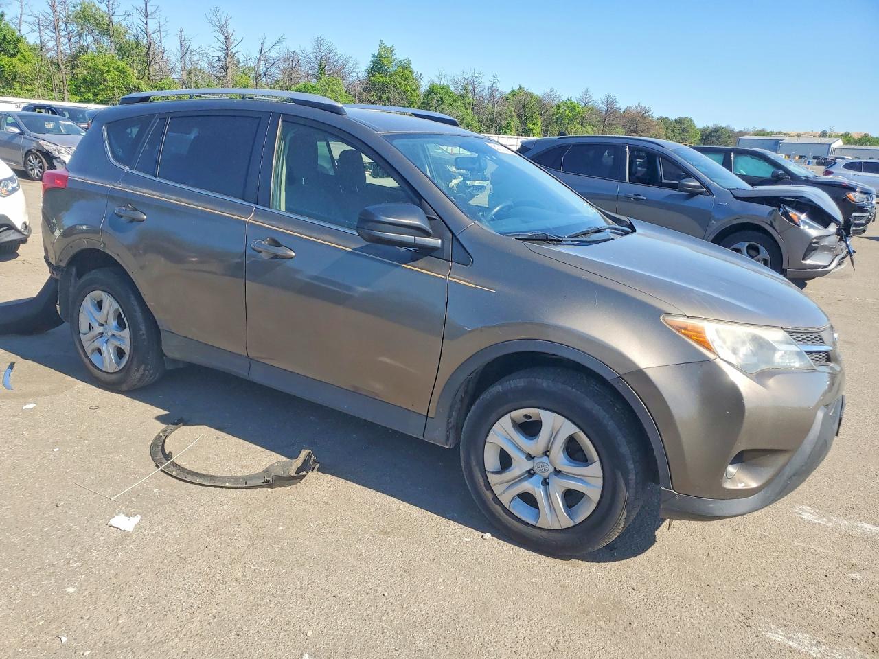 2015 Toyota Rav4 Le Gray vin: JTMBFREV3FD149133