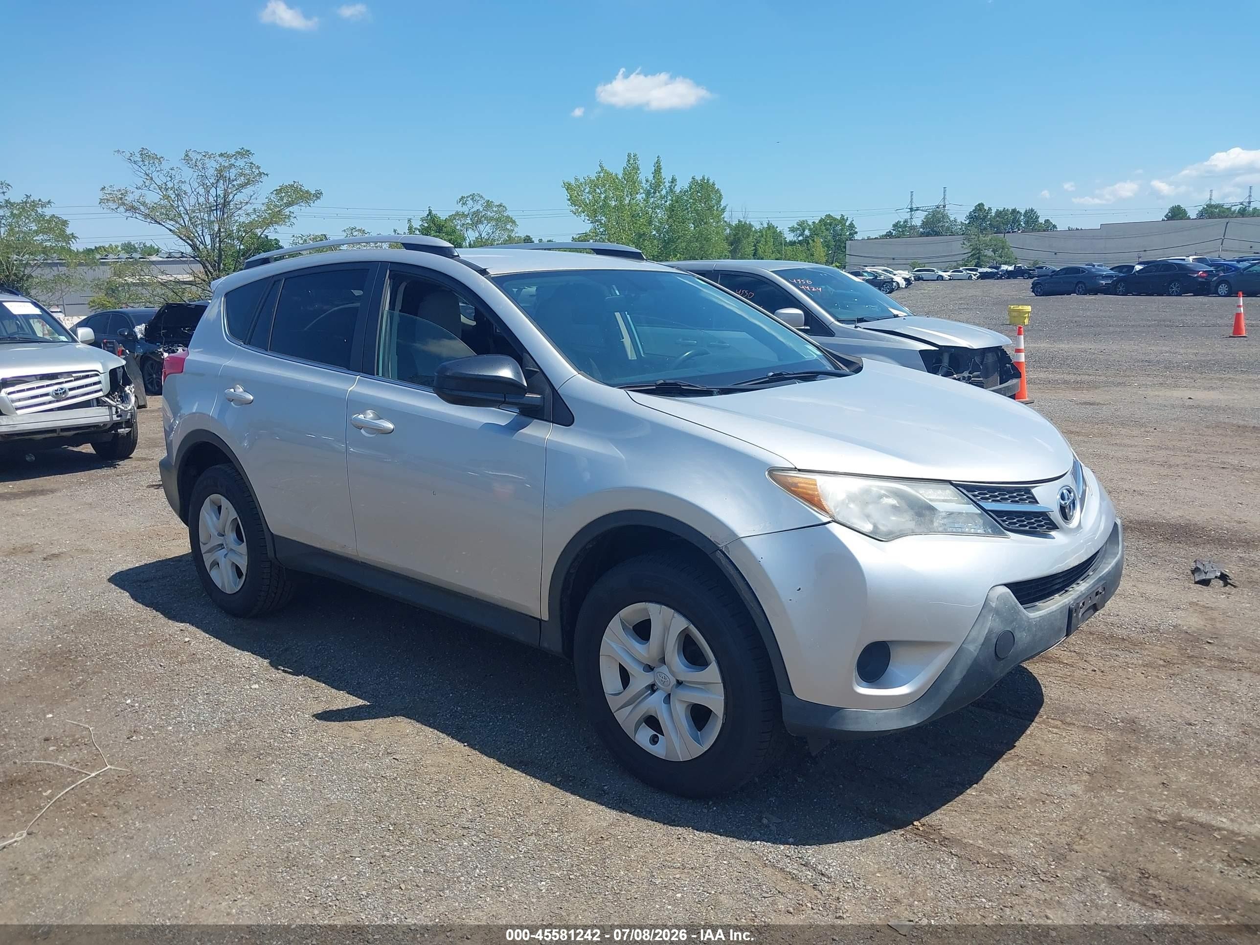 2015 Toyota Rav4 Le Серебряный vin: JTMBFREV3FD156499