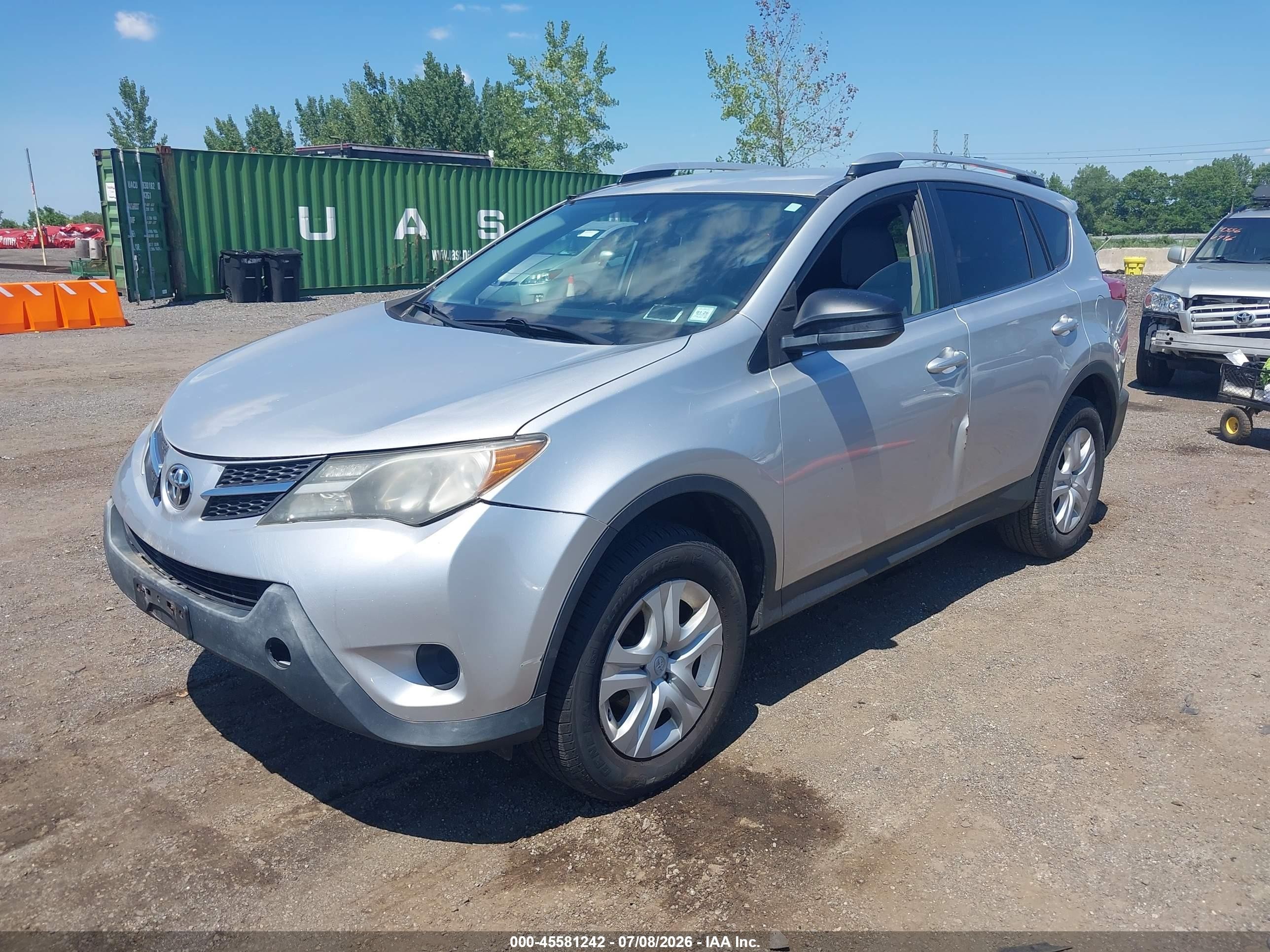 2015 Toyota Rav4 Le Серебряный vin: JTMBFREV3FD156499