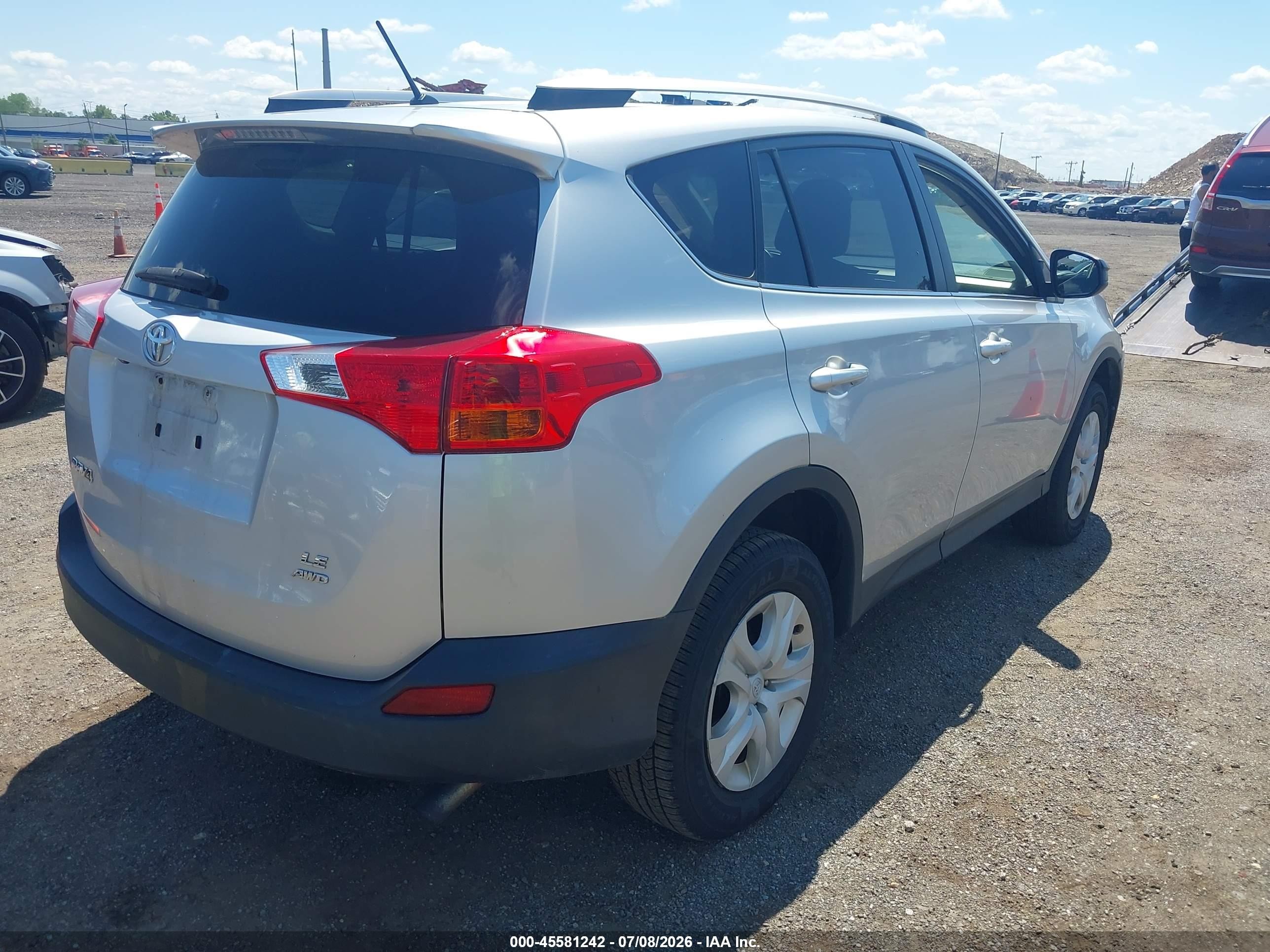 2015 Toyota Rav4 Le Серебряный vin: JTMBFREV3FD156499