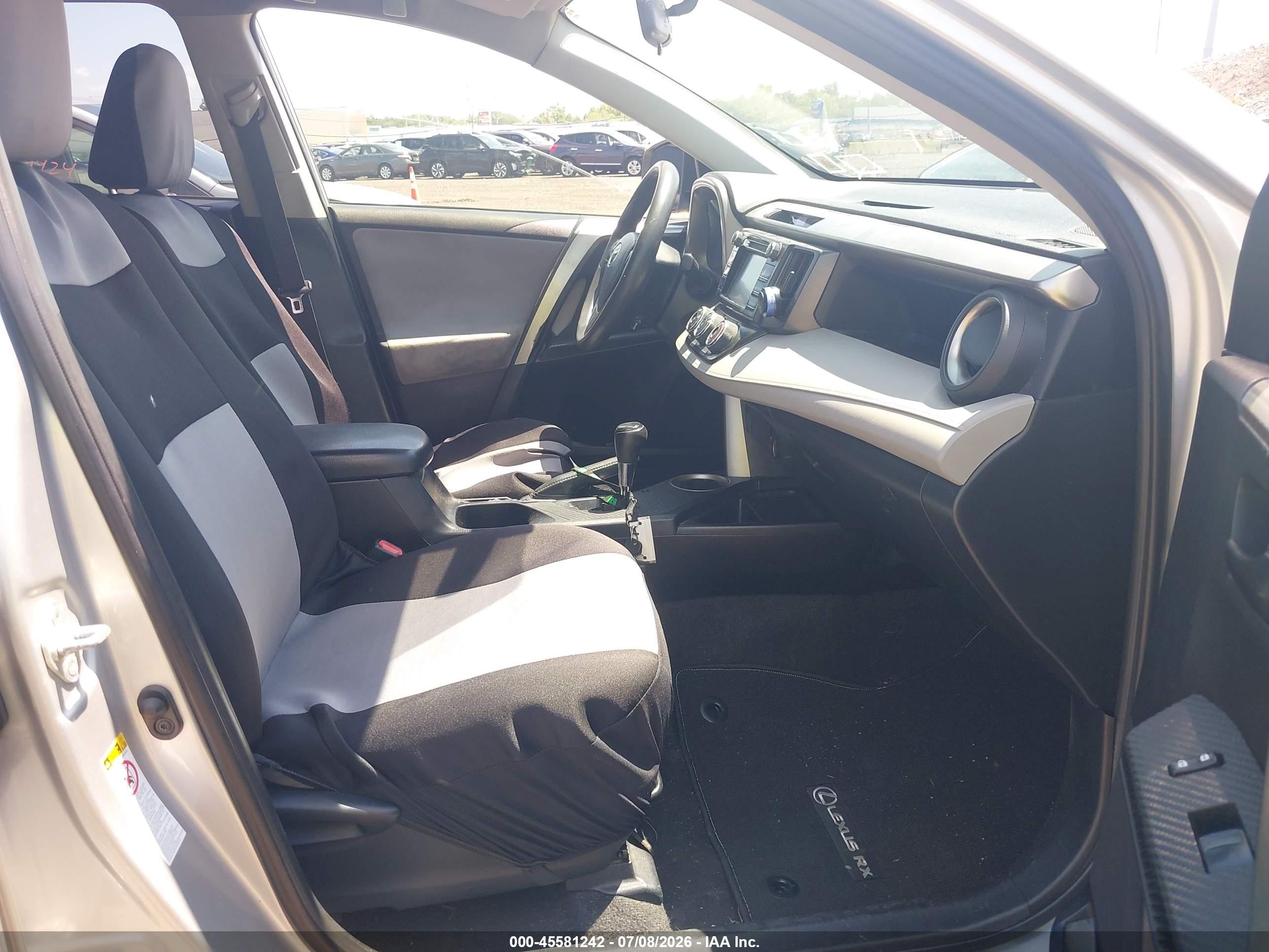 2015 Toyota Rav4 Le Серебряный vin: JTMBFREV3FD156499