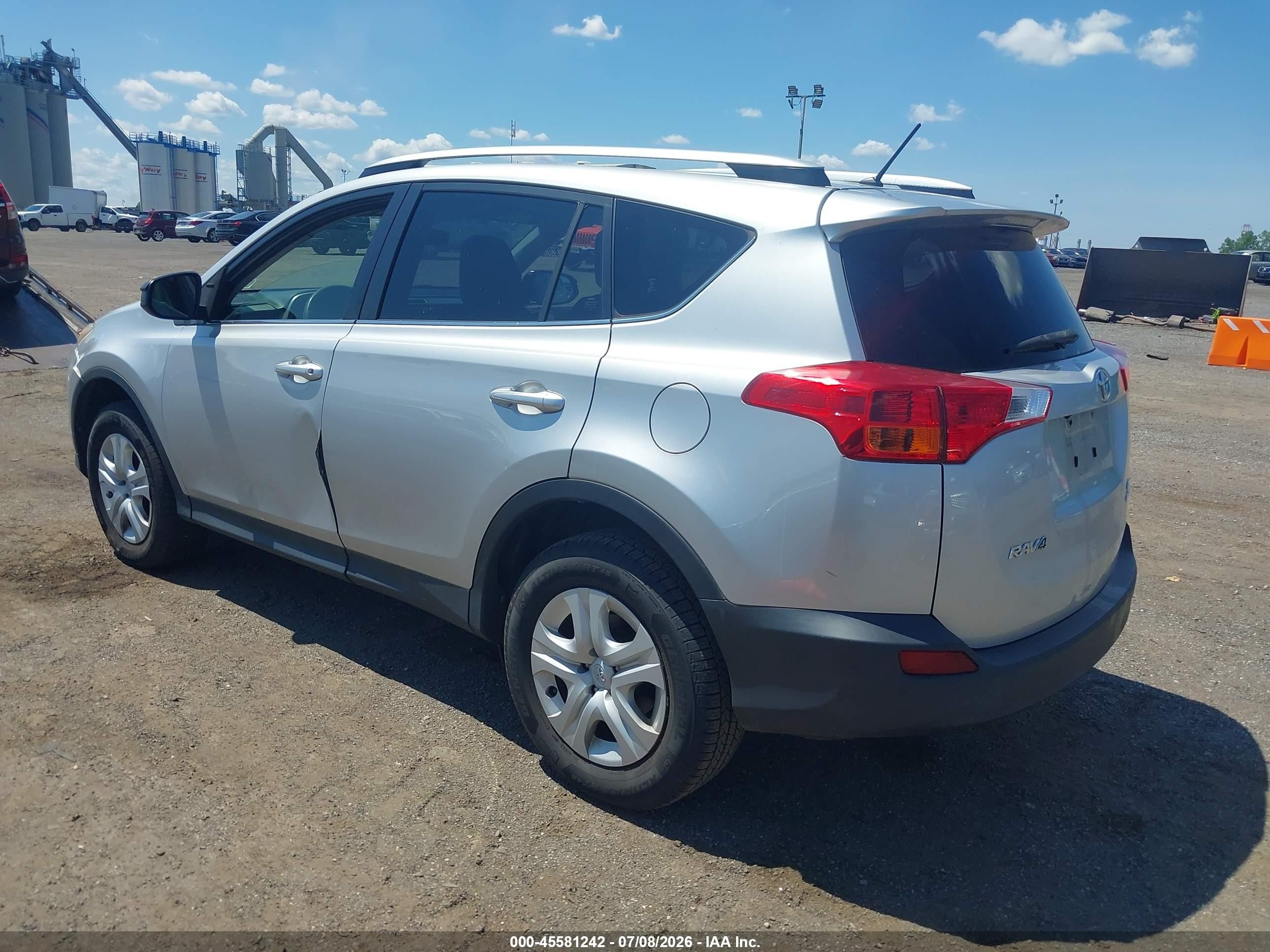 2015 Toyota Rav4 Le Серебряный vin: JTMBFREV3FD156499
