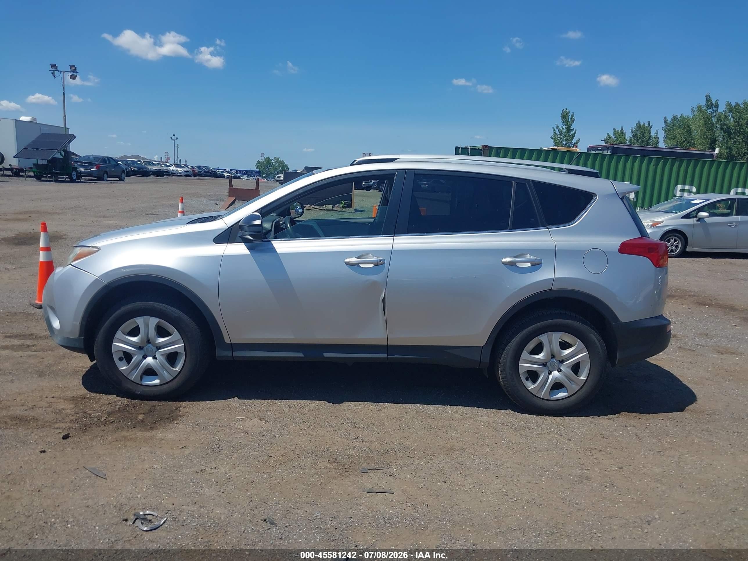 2015 Toyota Rav4 Le Серебряный vin: JTMBFREV3FD156499
