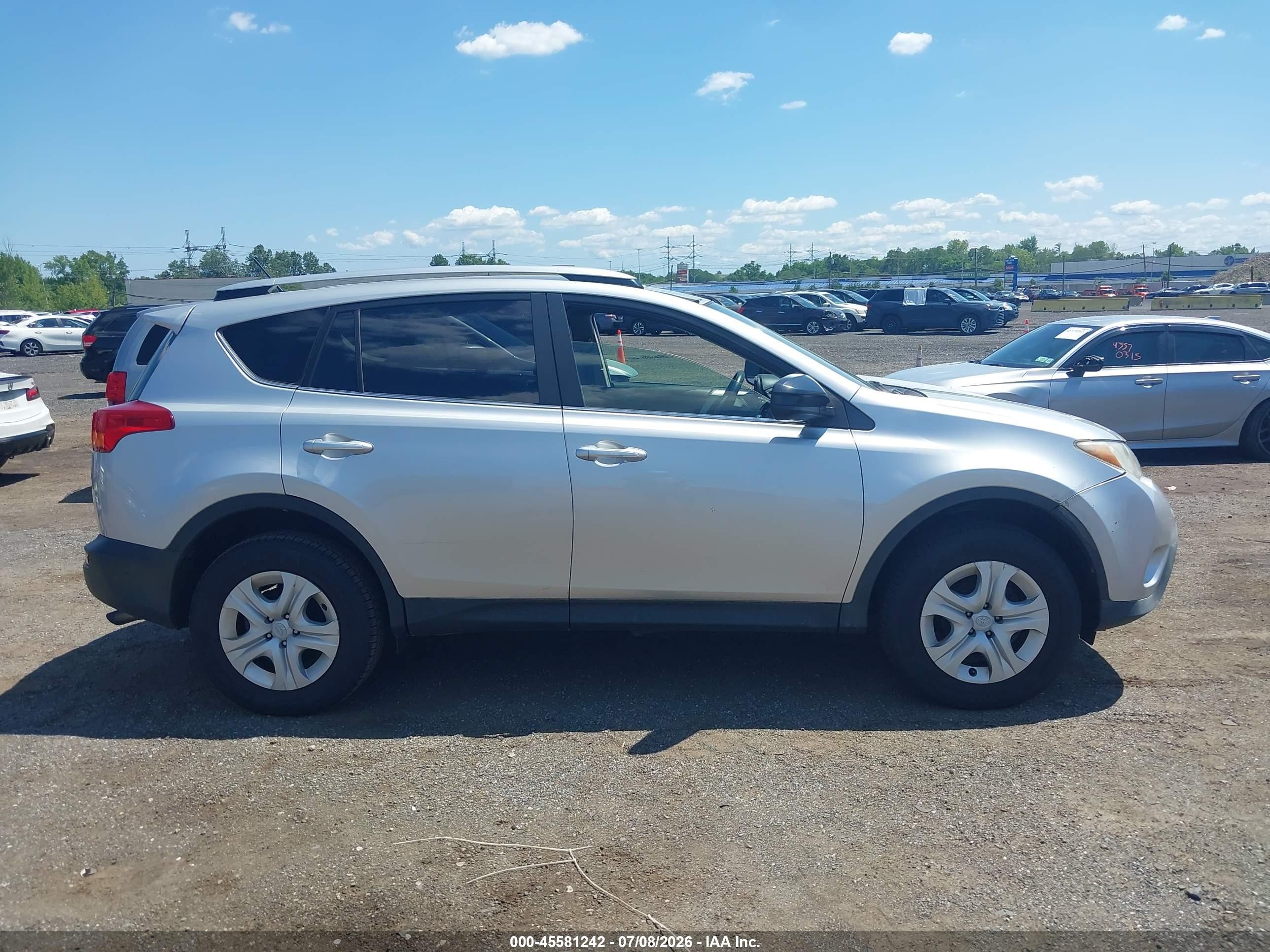 2015 Toyota Rav4 Le Серебряный vin: JTMBFREV3FD156499