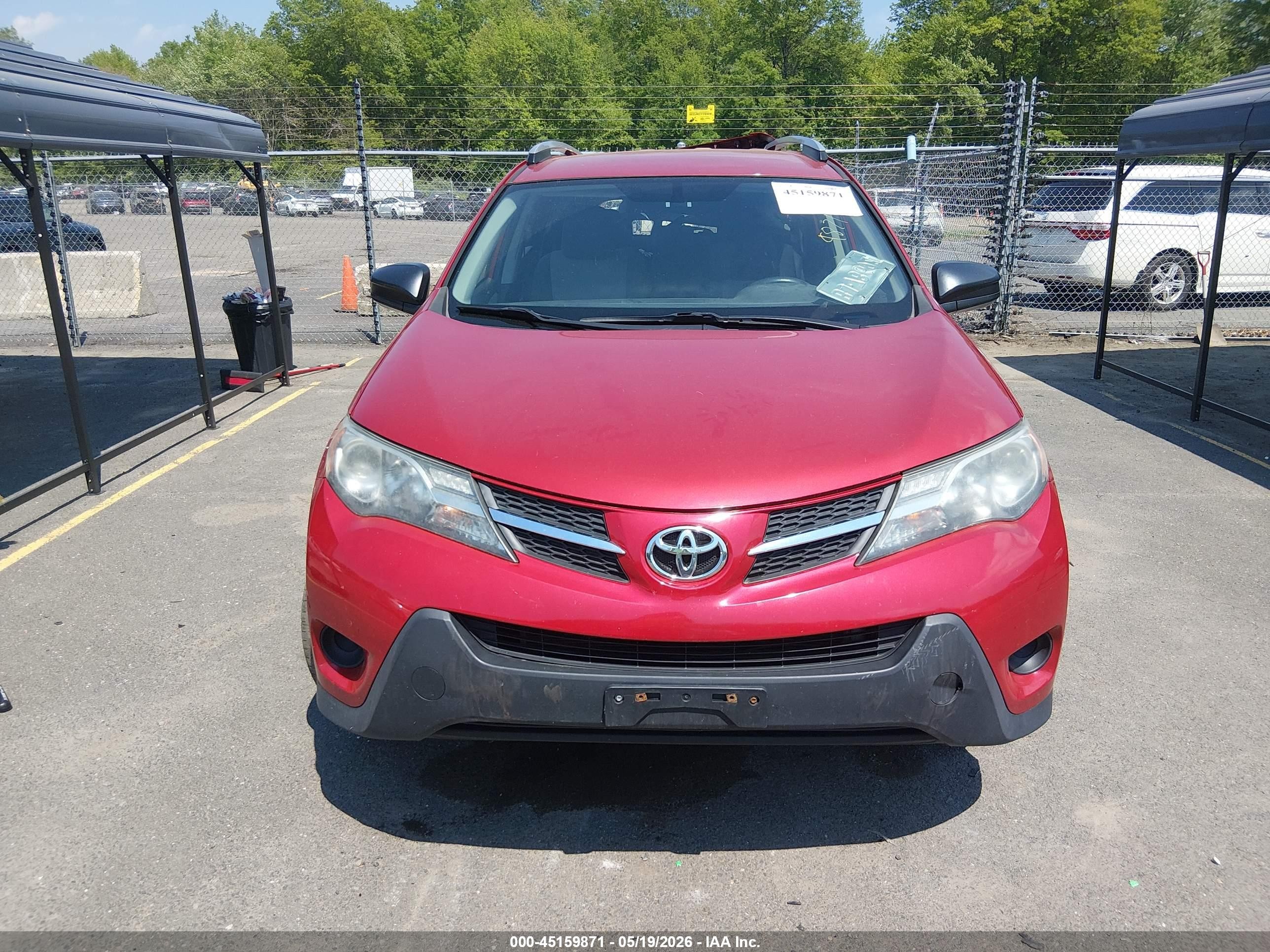 2015 Toyota Rav4 Le Red vin: JTMBFREV3FJ016471