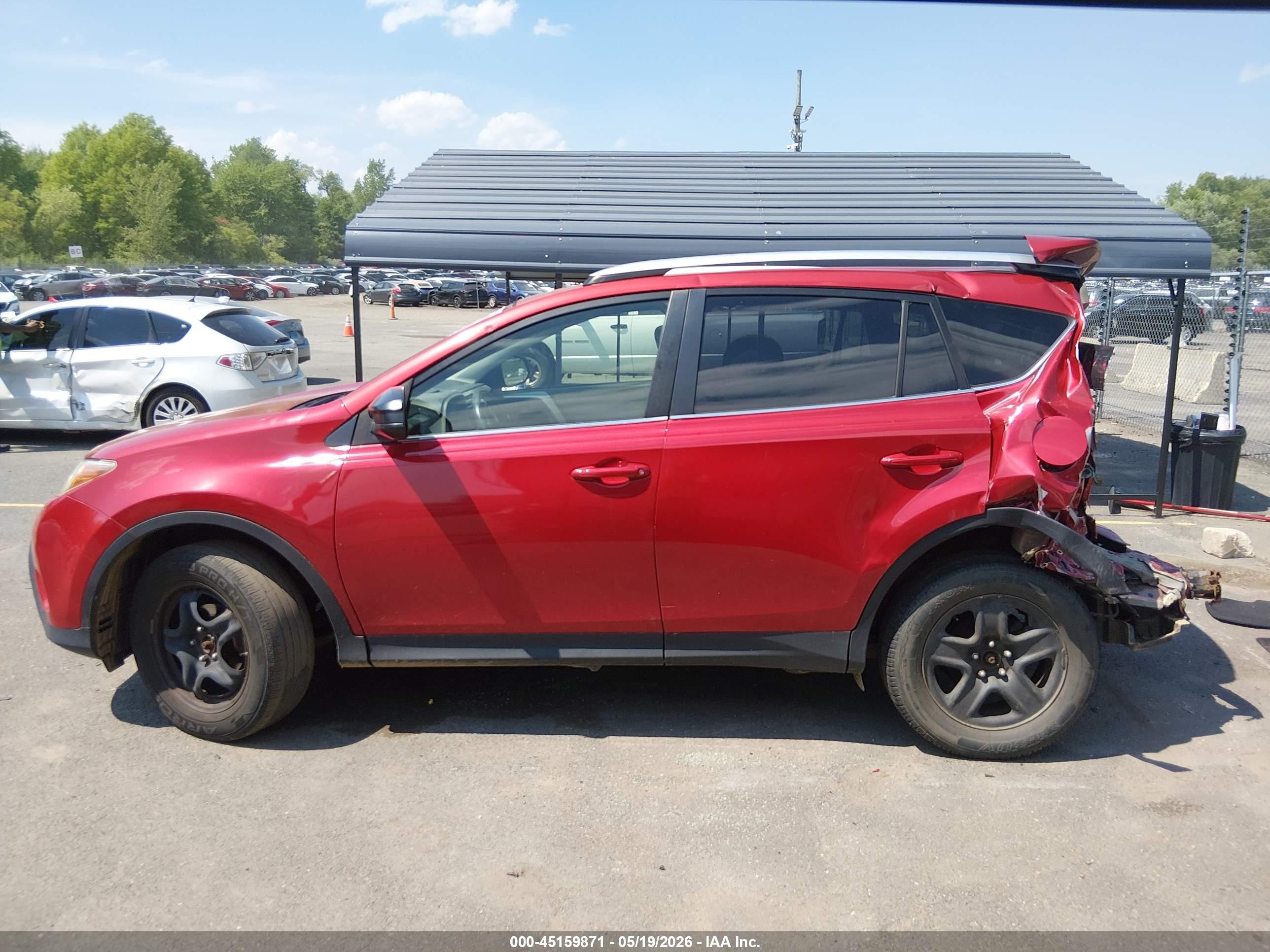 2015 Toyota Rav4 Le Red vin: JTMBFREV3FJ016471