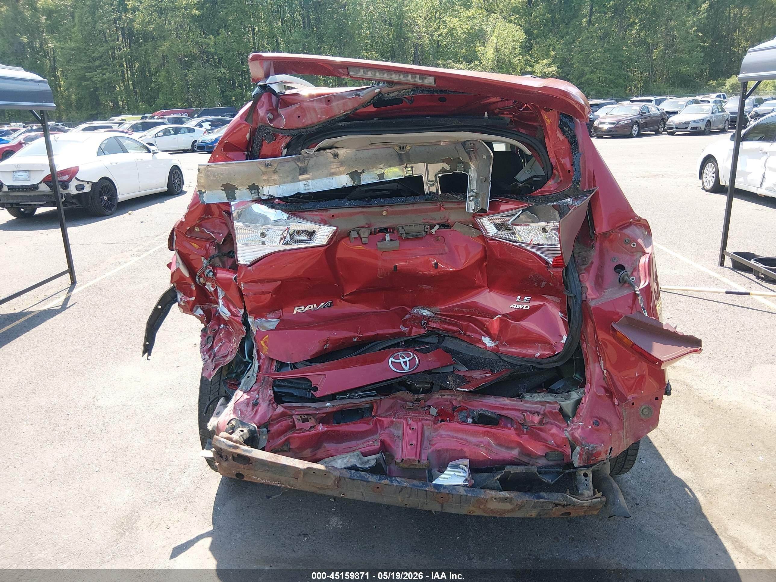 2015 Toyota Rav4 Le Red vin: JTMBFREV3FJ016471