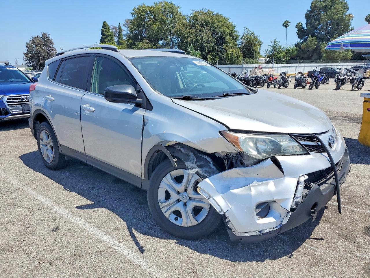 2015 Toyota Rav4 Le Silver vin: JTMBFREV3FJ022528