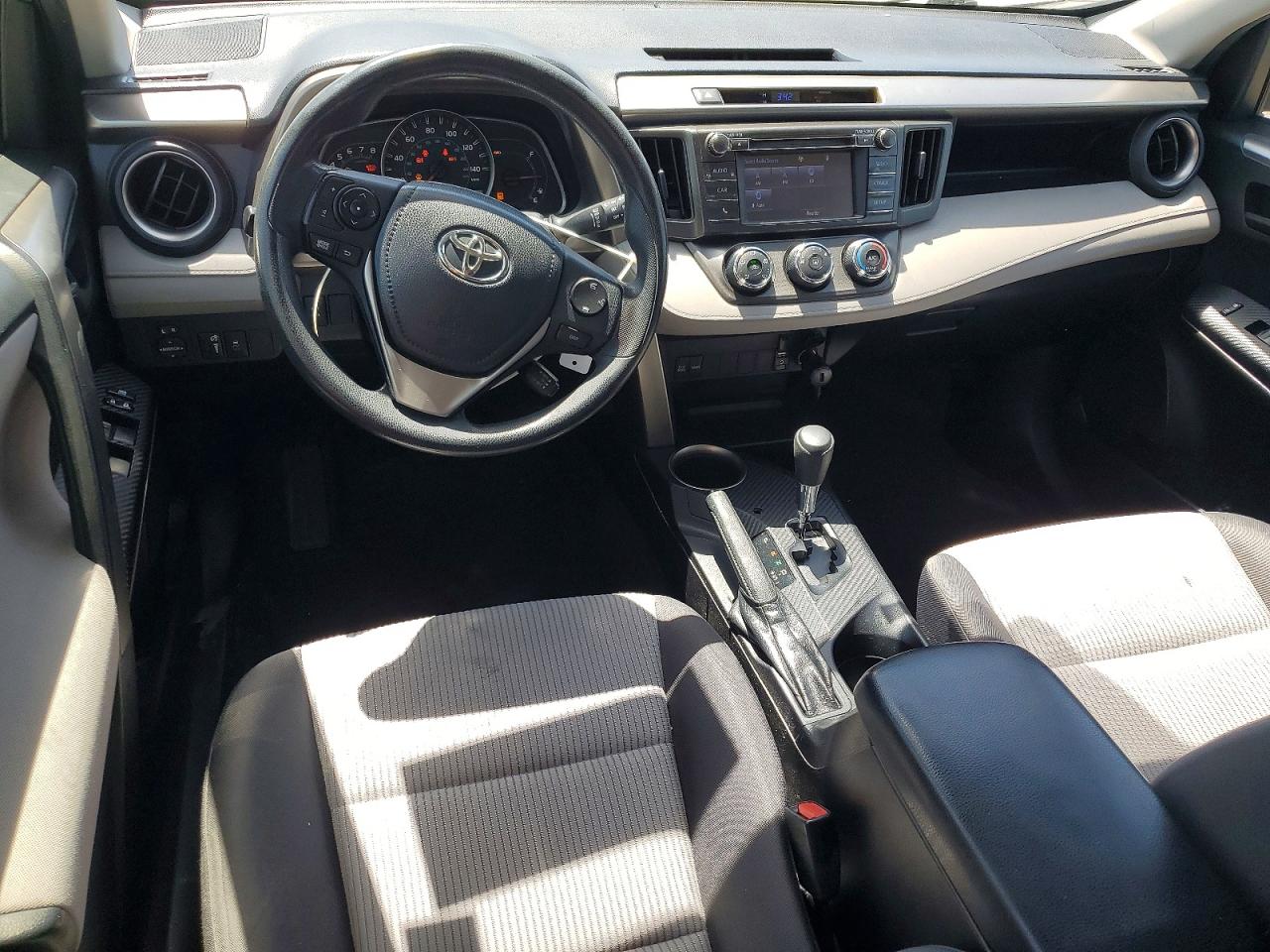 2015 Toyota Rav4 Le Silver vin: JTMBFREV3FJ022528