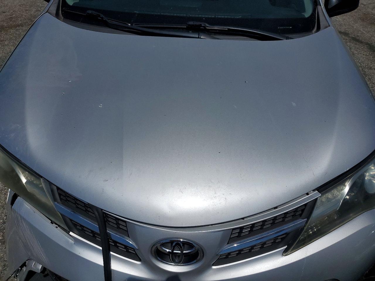 2015 Toyota Rav4 Le Silver vin: JTMBFREV3FJ022528