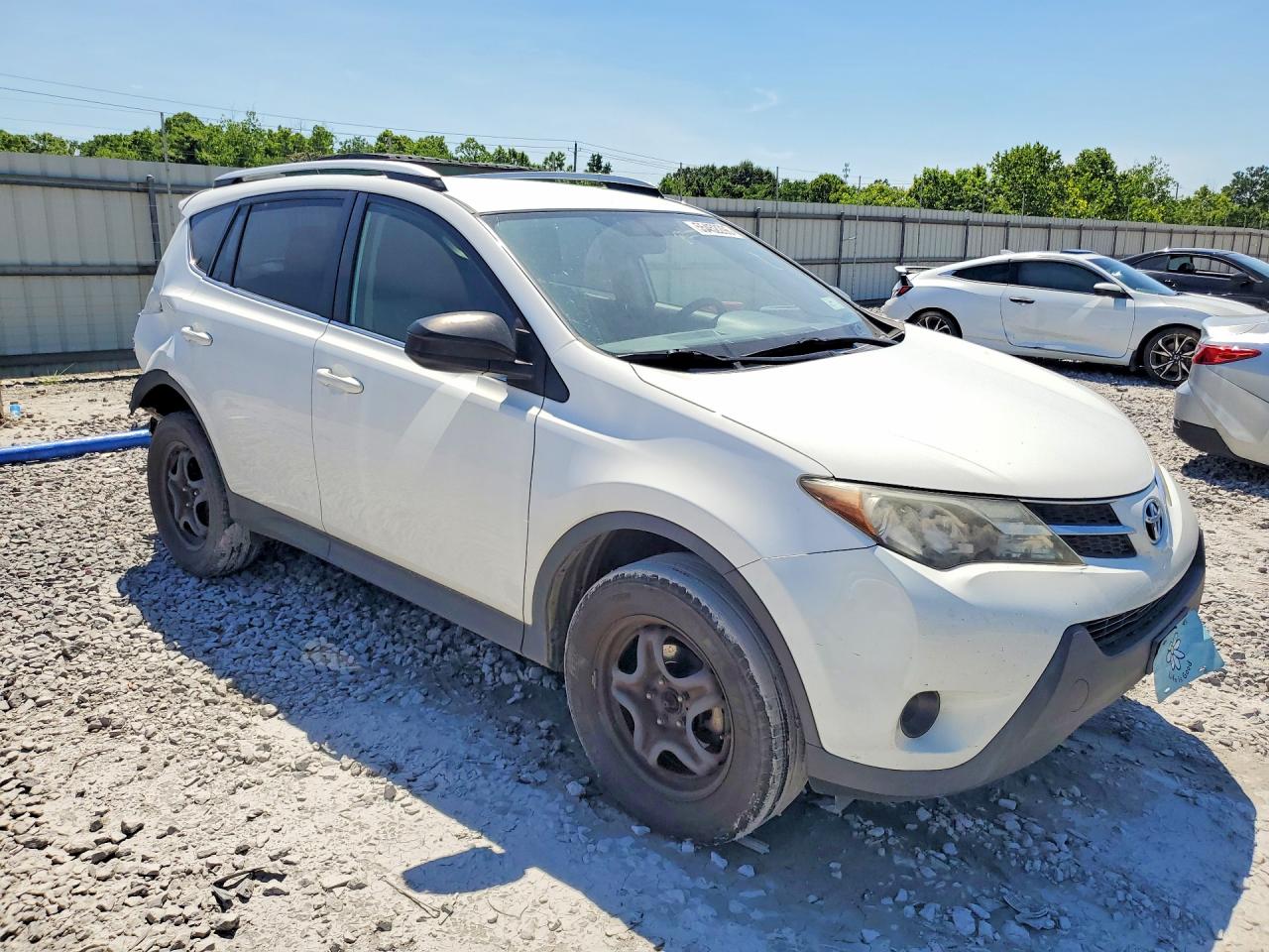 2015 Toyota Rav4 Le White vin: JTMBFREV3FJ031908