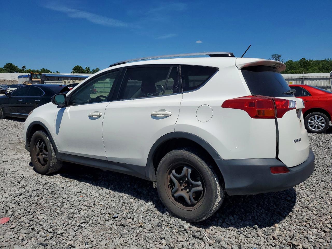2015 Toyota Rav4 Le White vin: JTMBFREV3FJ031908