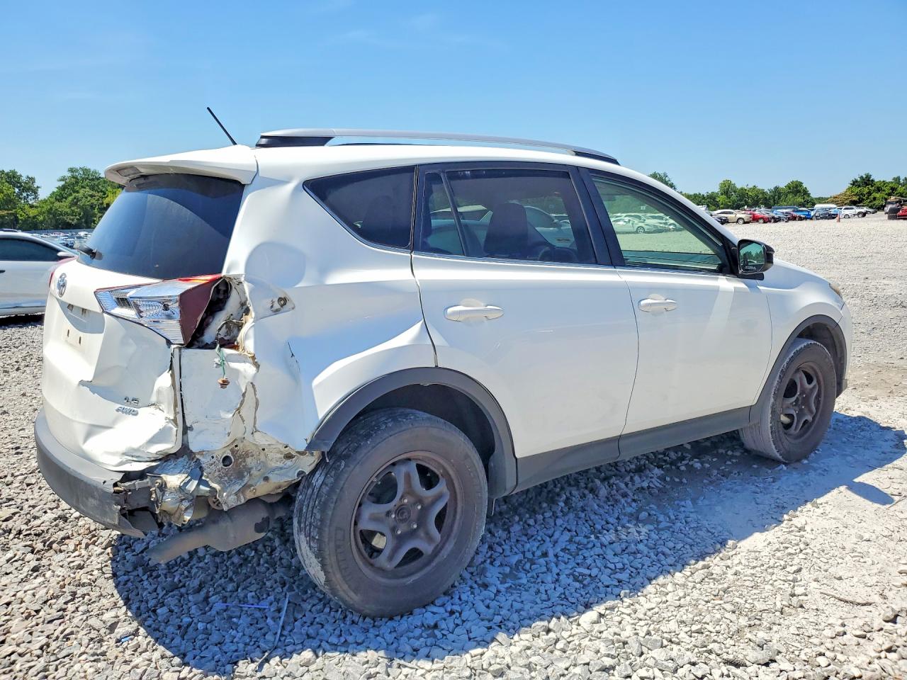 2015 Toyota Rav4 Le White vin: JTMBFREV3FJ031908