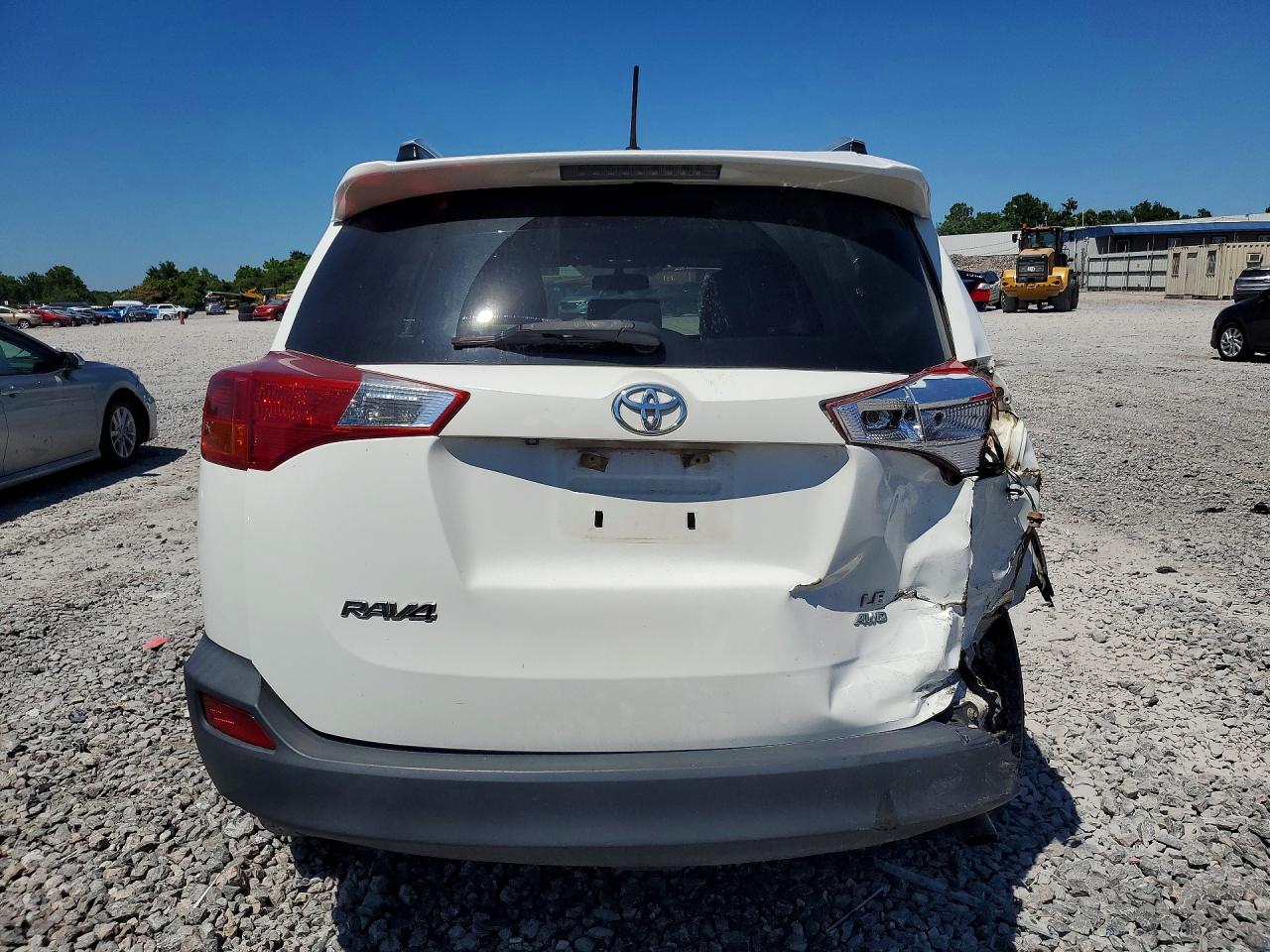 2015 Toyota Rav4 Le White vin: JTMBFREV3FJ031908