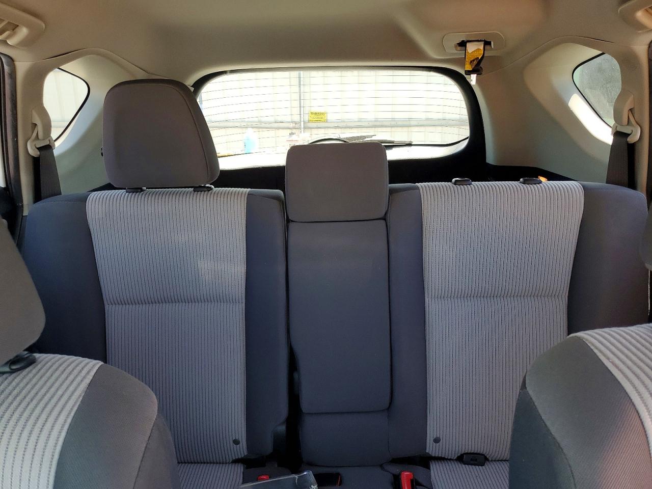 2015 Toyota Rav4 Le White vin: JTMBFREV3FJ031908