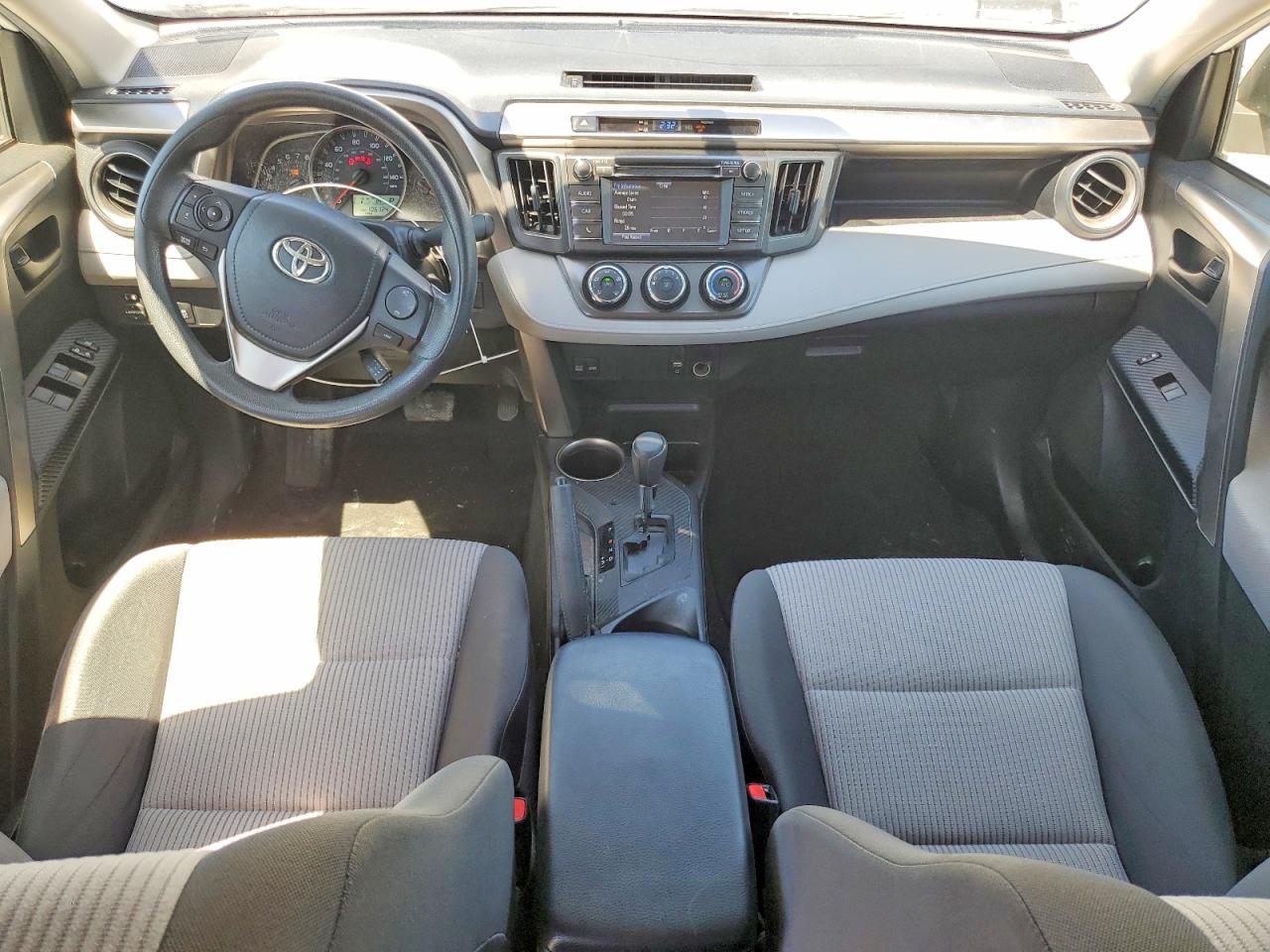 2015 Toyota Rav4 Le White vin: JTMBFREV3FJ031908