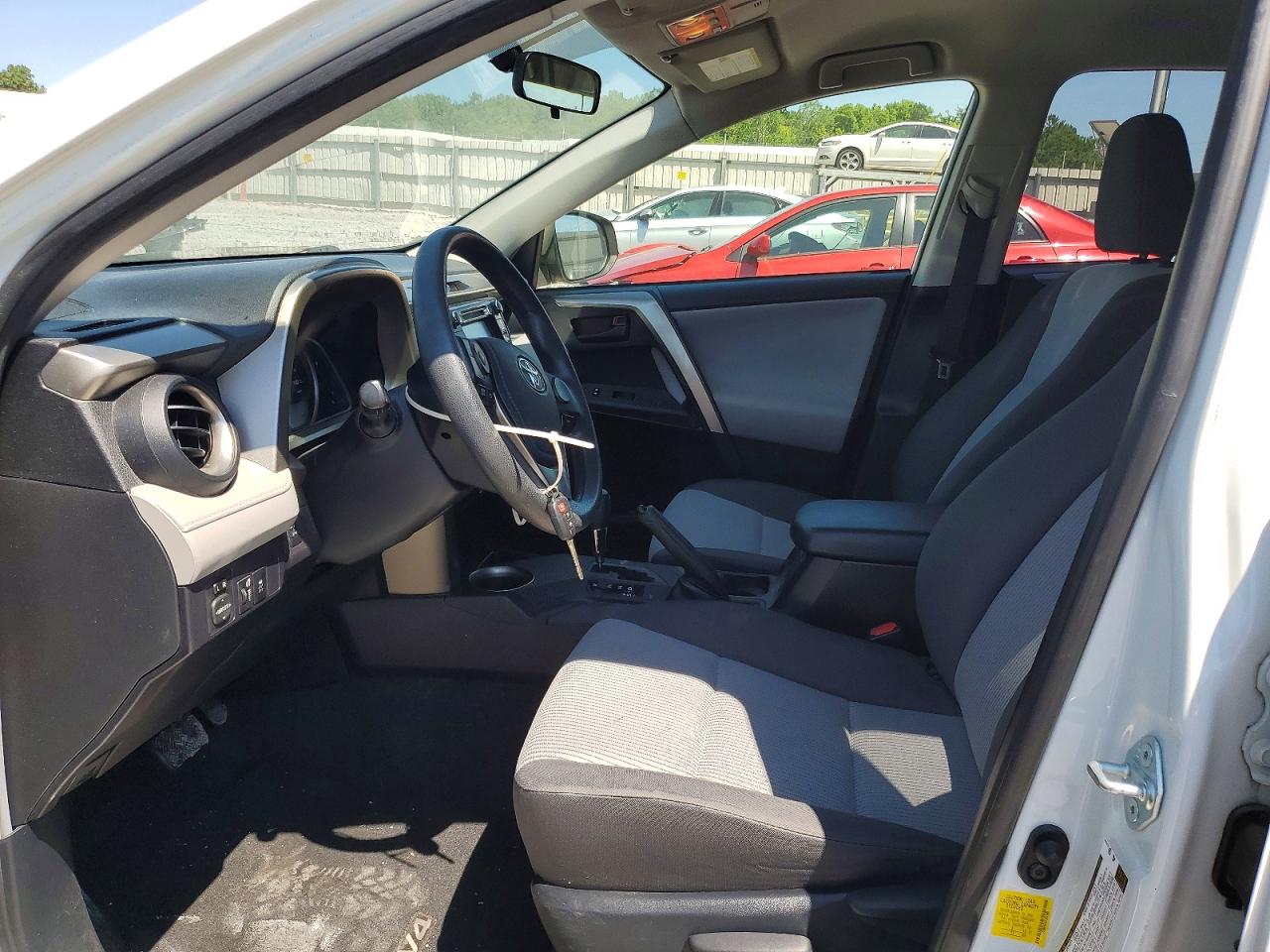 2015 Toyota Rav4 Le White vin: JTMBFREV3FJ031908