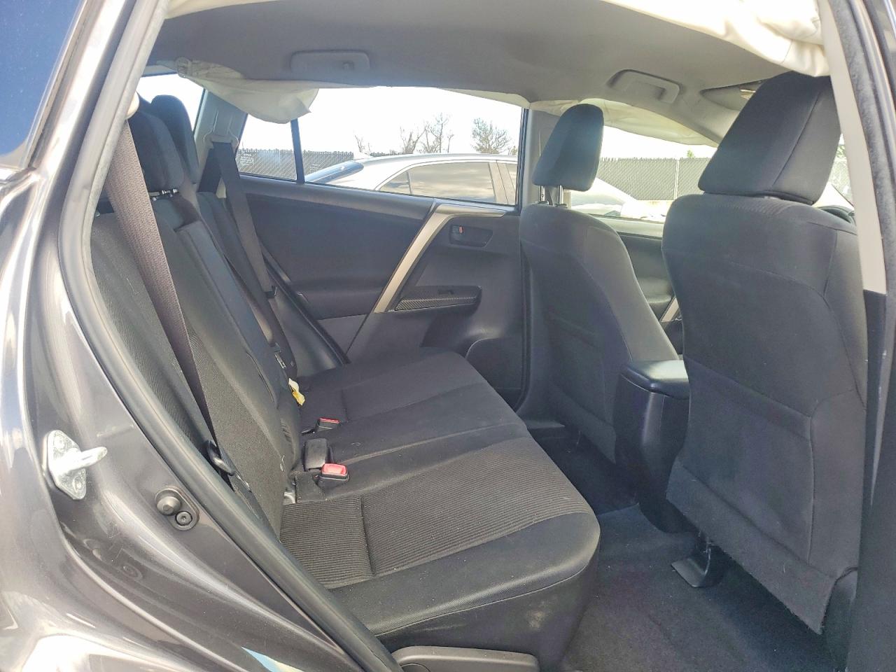 2015 Toyota Rav4 Le Gray vin: JTMBFREV3FJ047977