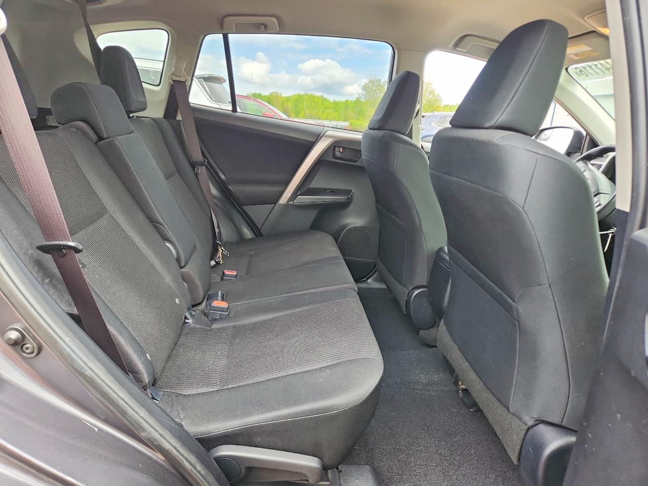 2017 Toyota Rav4 Le Gray vin: JTMBFREV3HJ137990