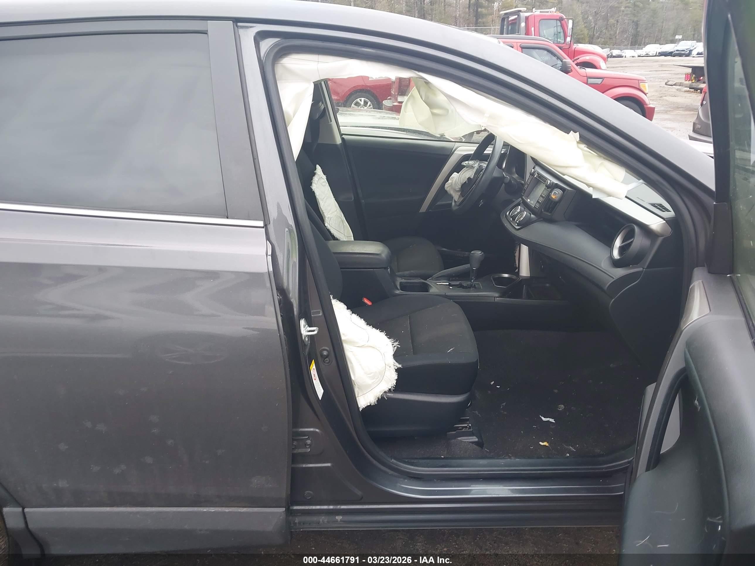 2018 Toyota Rav4 Le Gray vin: JTMBFREV3JJ235732