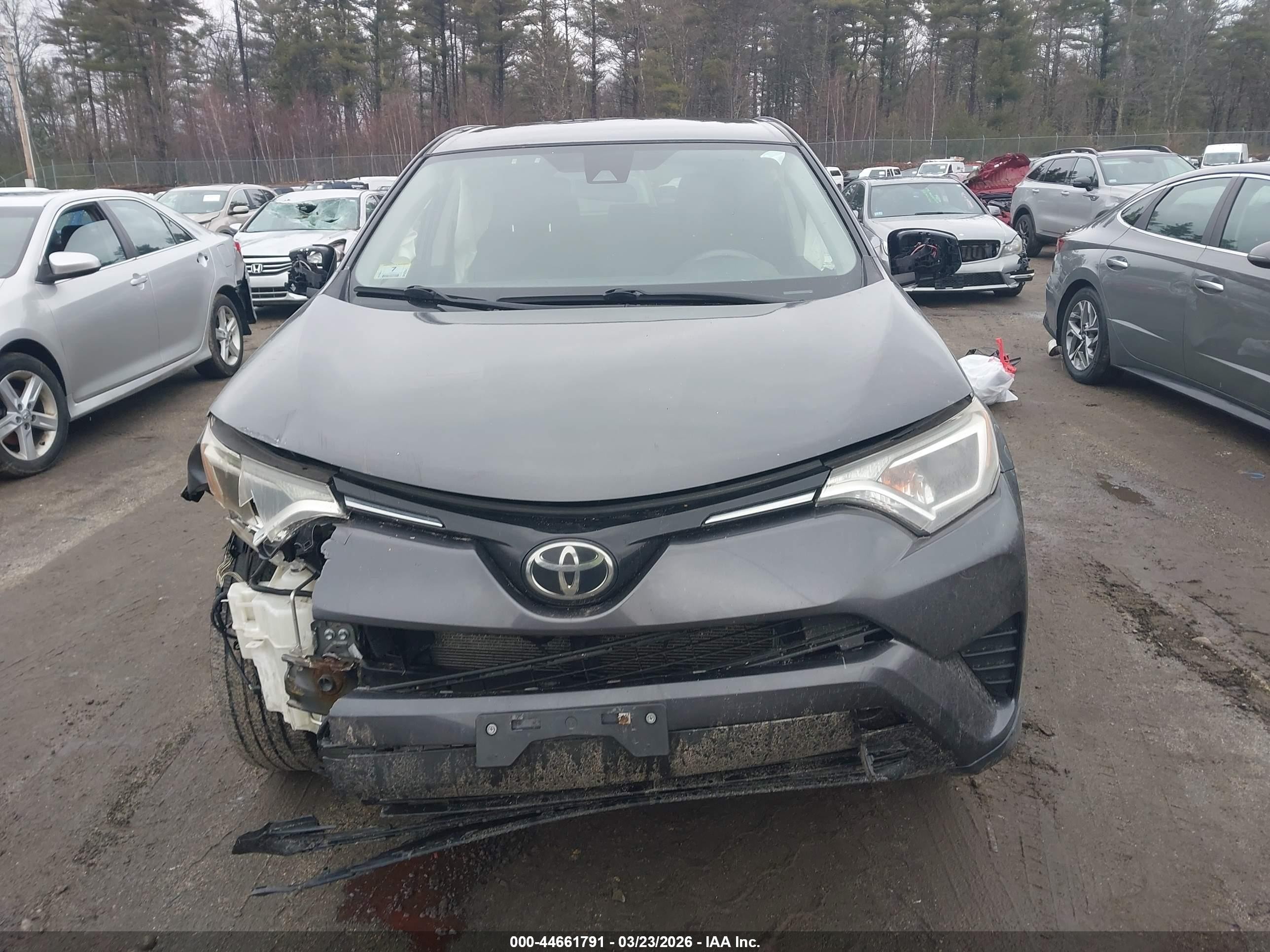 2018 Toyota Rav4 Le Gray vin: JTMBFREV3JJ235732