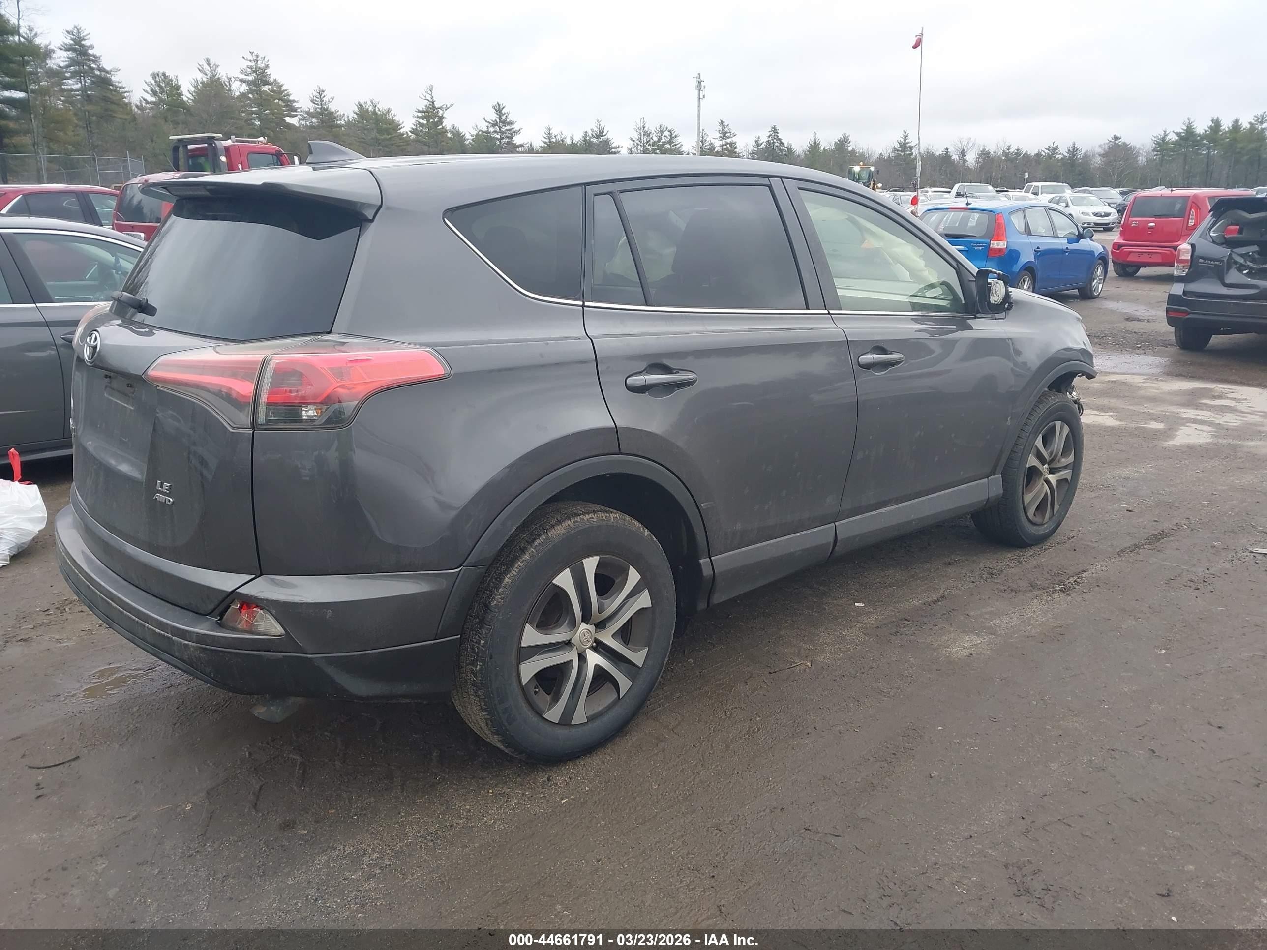 2018 Toyota Rav4 Le Gray vin: JTMBFREV3JJ235732