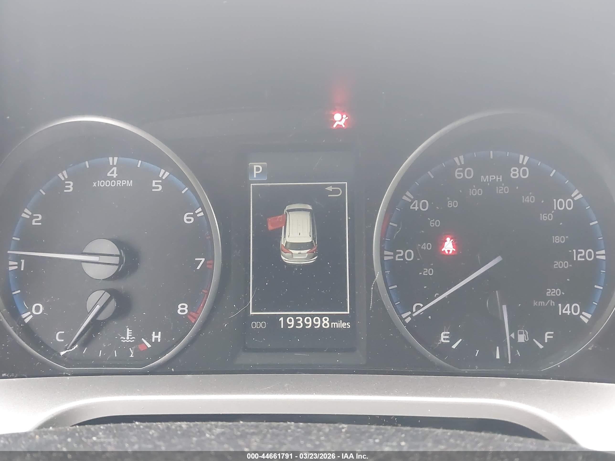 2018 Toyota Rav4 Le Gray vin: JTMBFREV3JJ235732