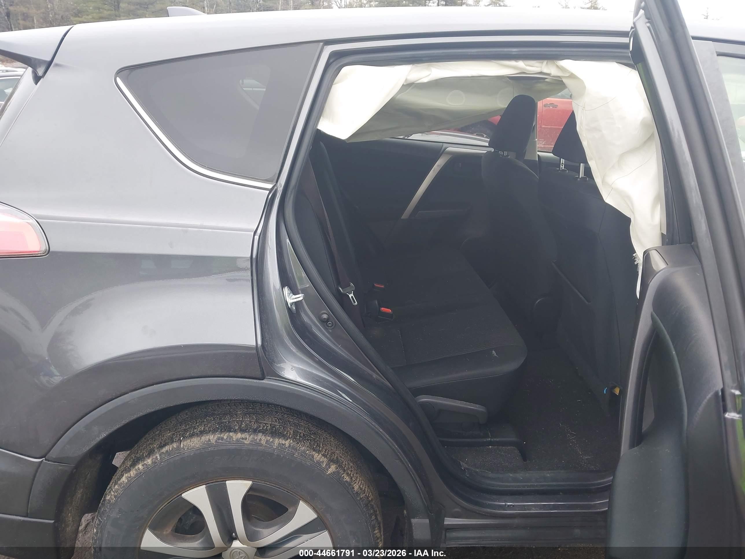 2018 Toyota Rav4 Le Gray vin: JTMBFREV3JJ235732