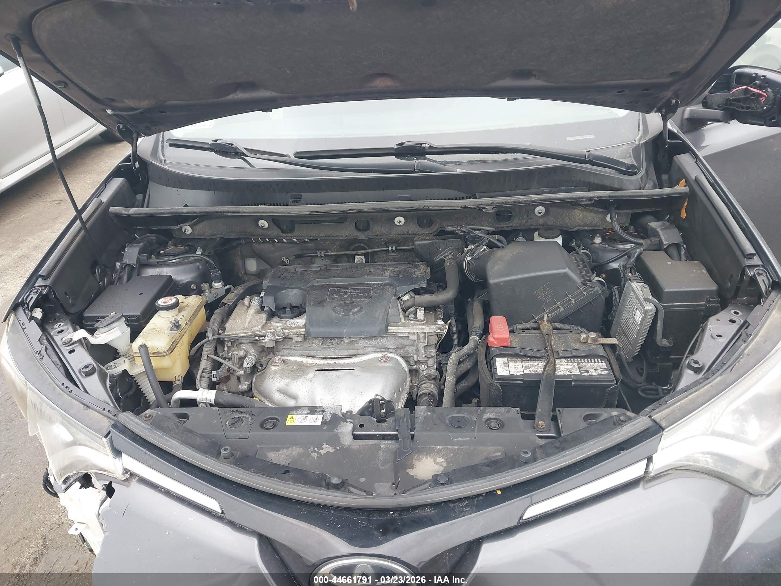 2018 Toyota Rav4 Le Gray vin: JTMBFREV3JJ235732