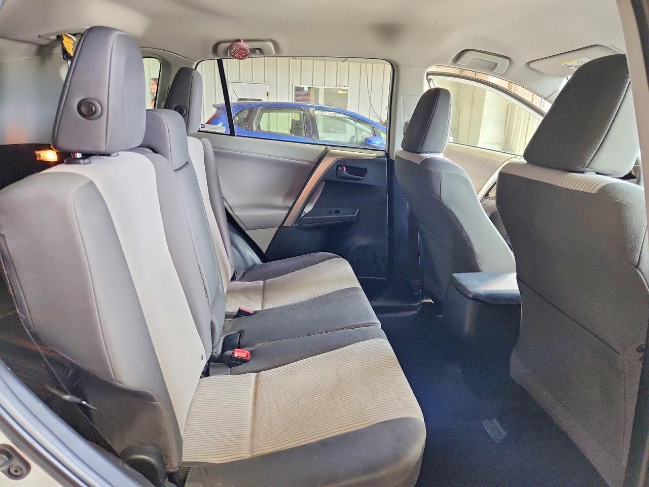2013 Toyota Rav4 White vin: JTMBFREV4DD007676