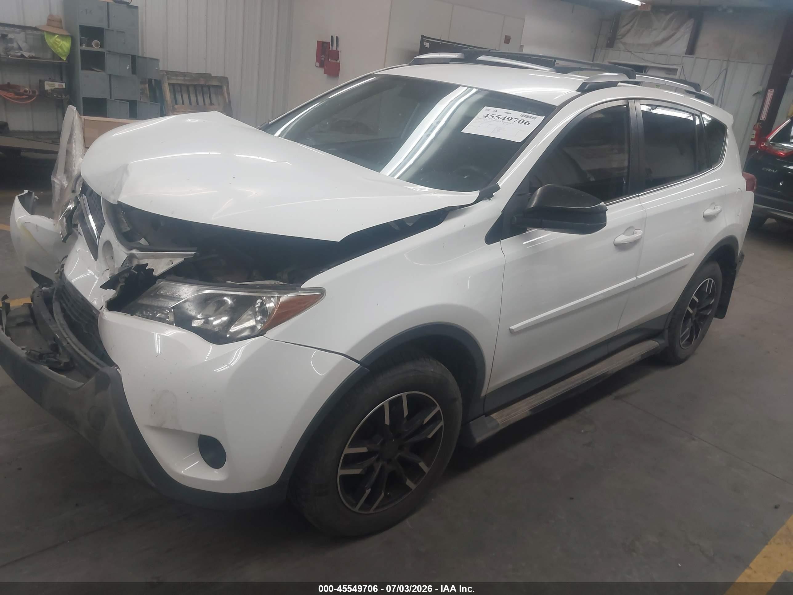 2014 Toyota Rav4 Le White vin: JTMBFREV4ED063747