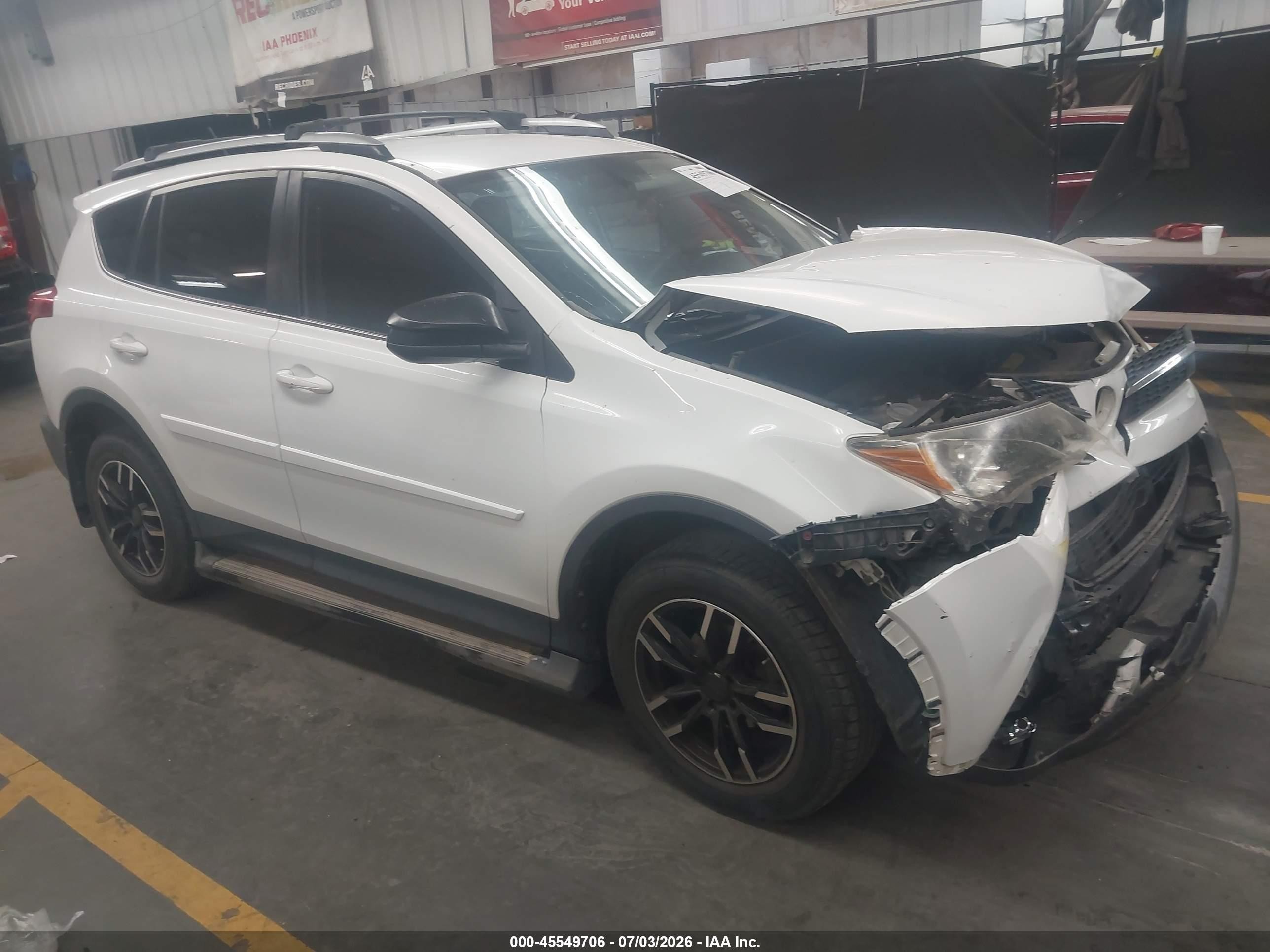 2014 Toyota Rav4 Le White vin: JTMBFREV4ED063747