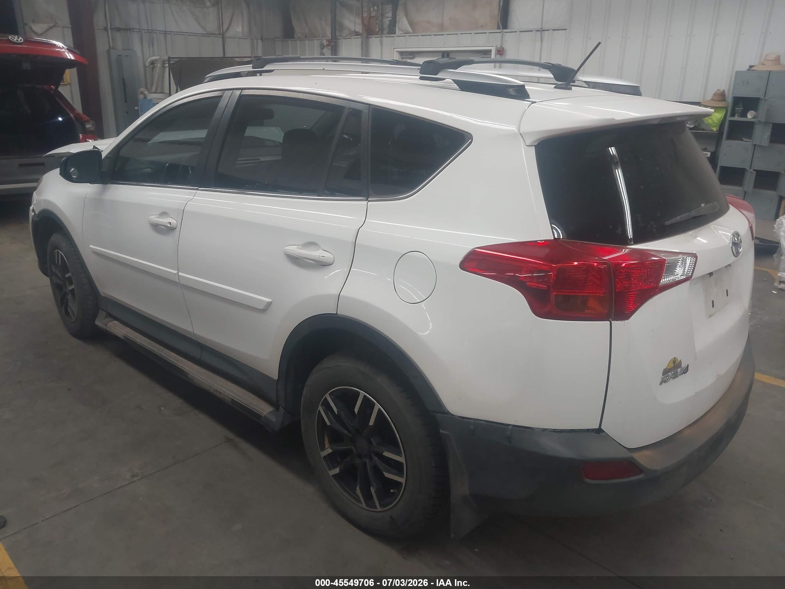 2014 Toyota Rav4 Le White vin: JTMBFREV4ED063747