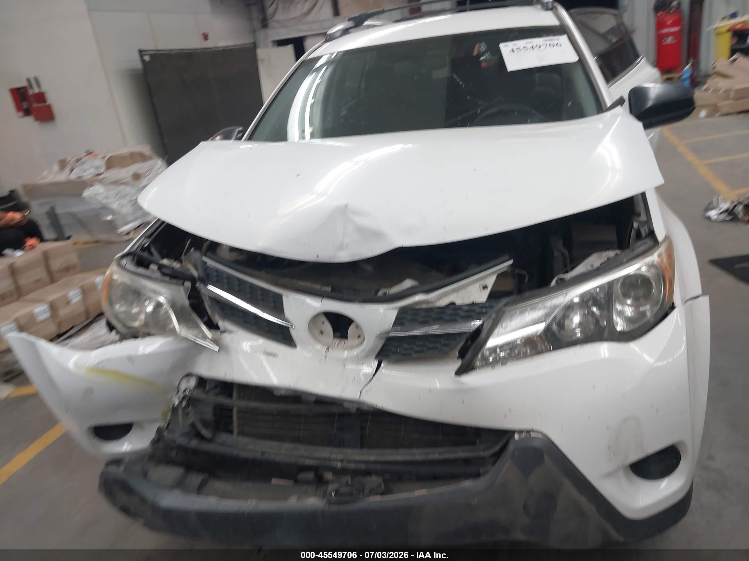 2014 Toyota Rav4 Le White vin: JTMBFREV4ED063747