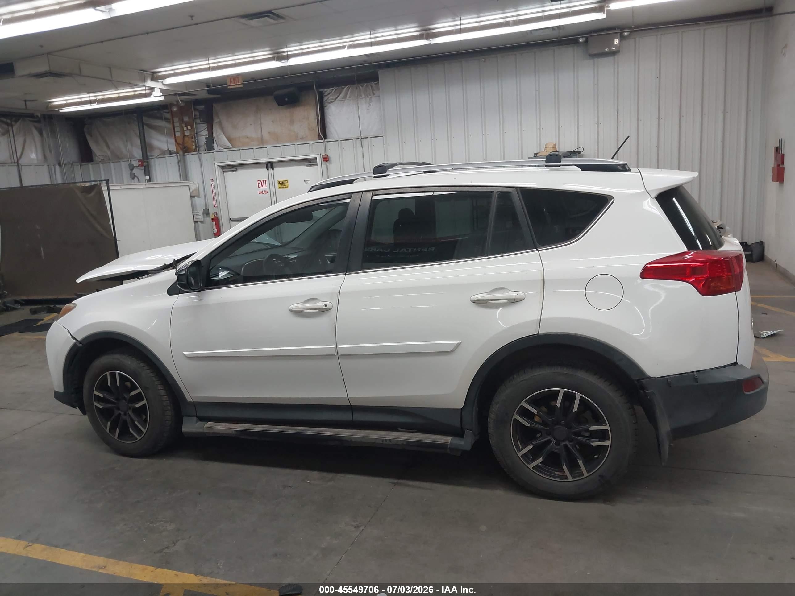 2014 Toyota Rav4 Le White vin: JTMBFREV4ED063747