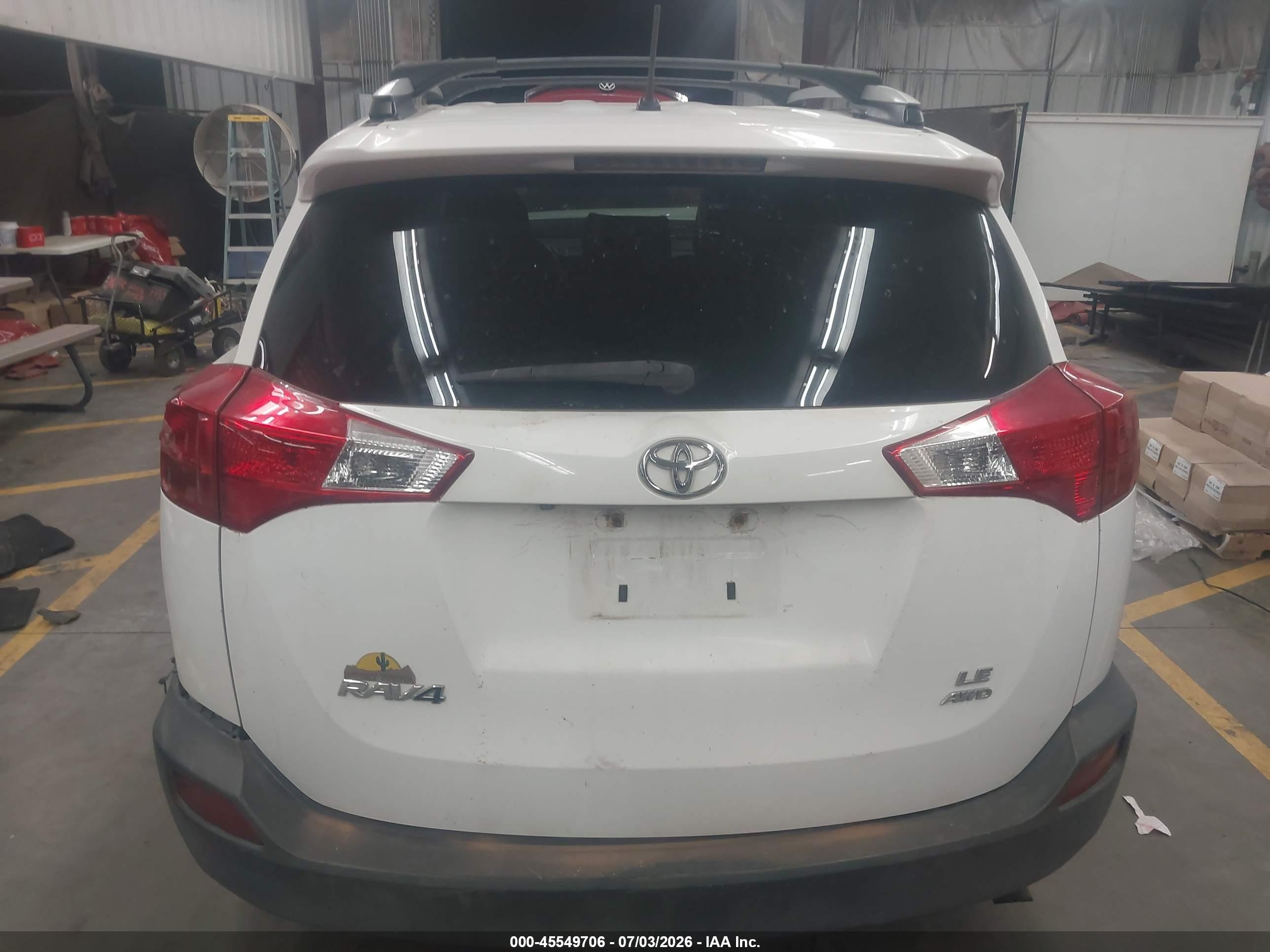2014 Toyota Rav4 Le White vin: JTMBFREV4ED063747