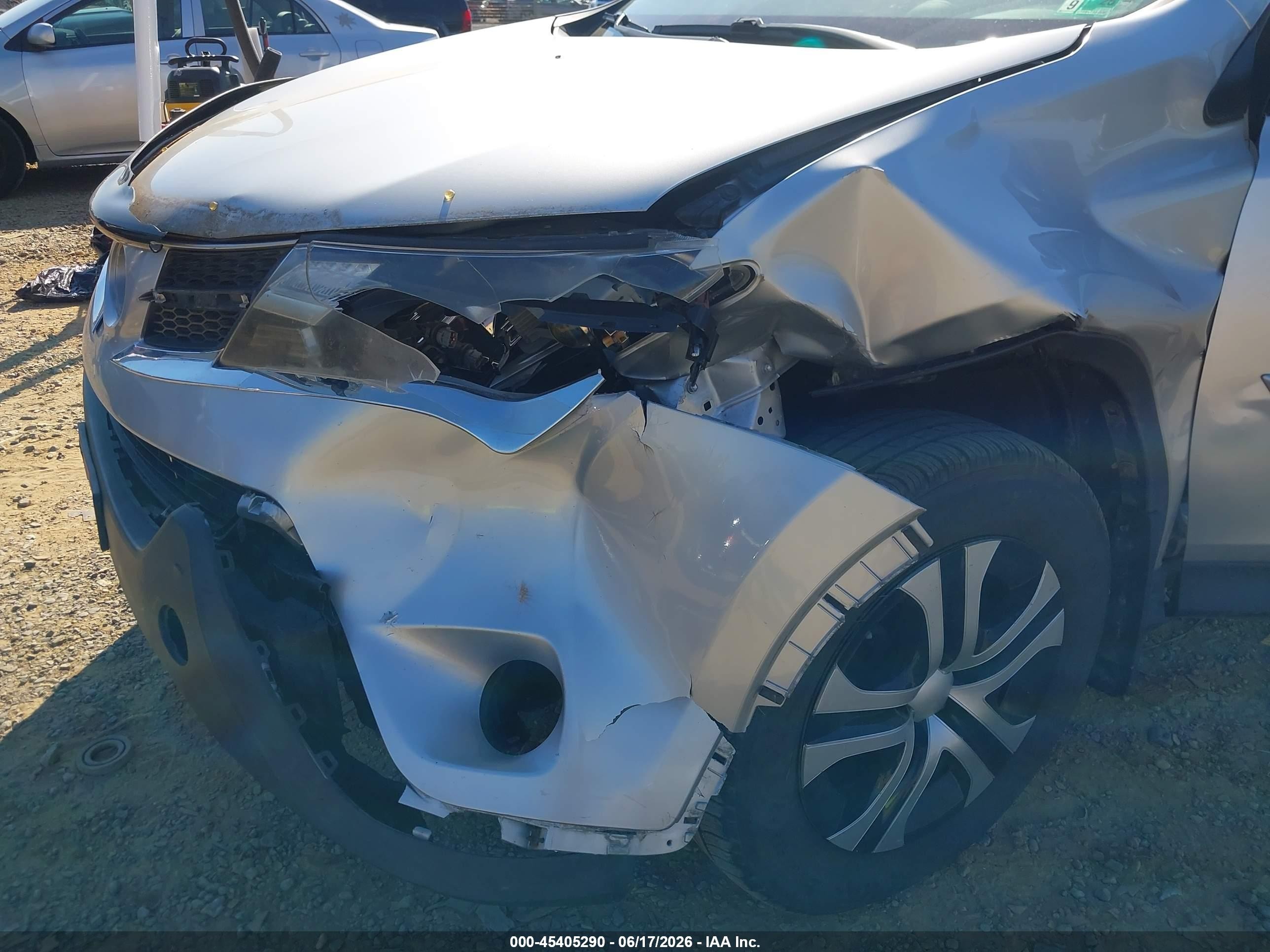 2014 Toyota Rav4 Le Silver vin: JTMBFREV4ED093783
