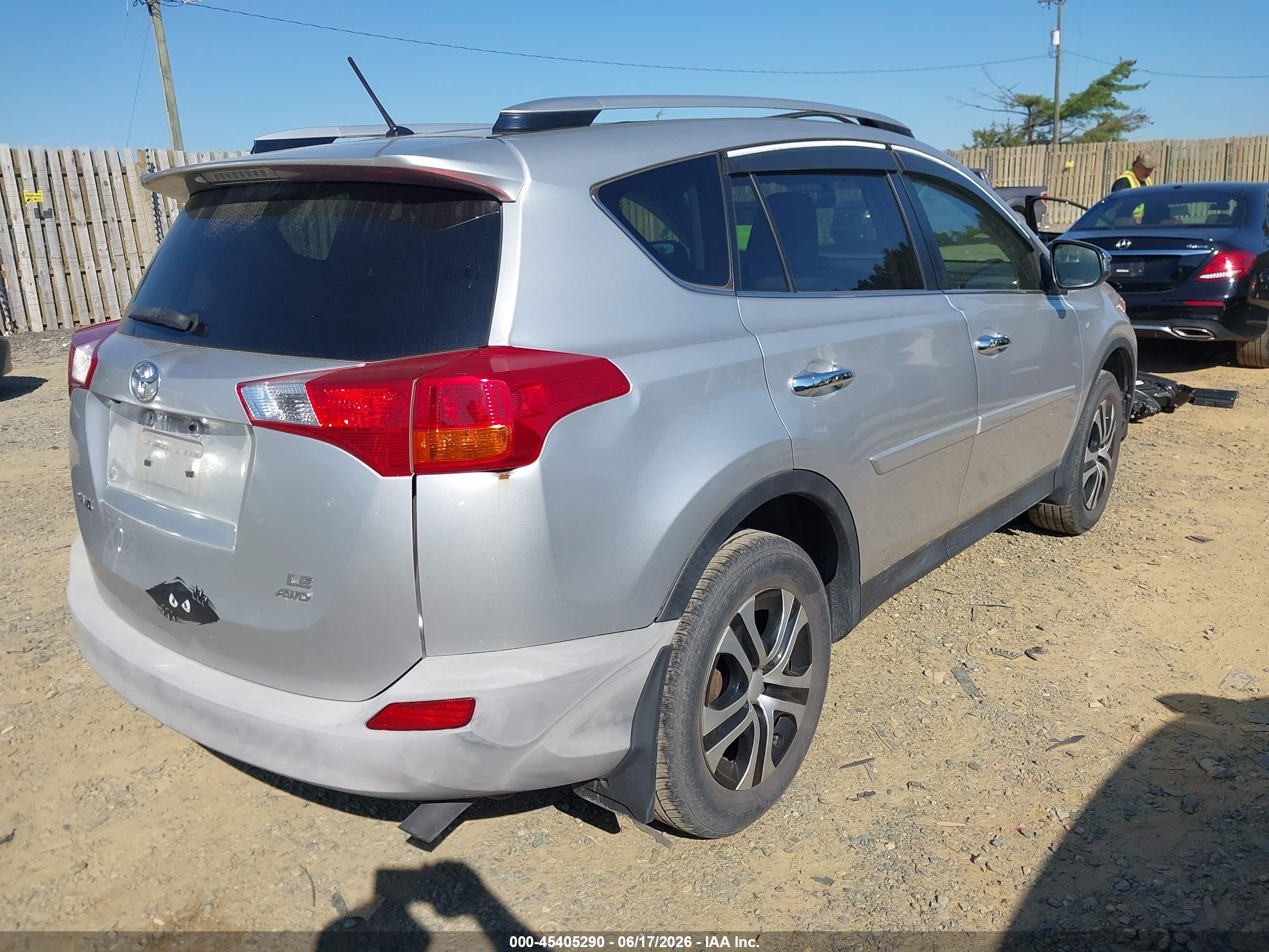 2014 Toyota Rav4 Le Silver vin: JTMBFREV4ED093783