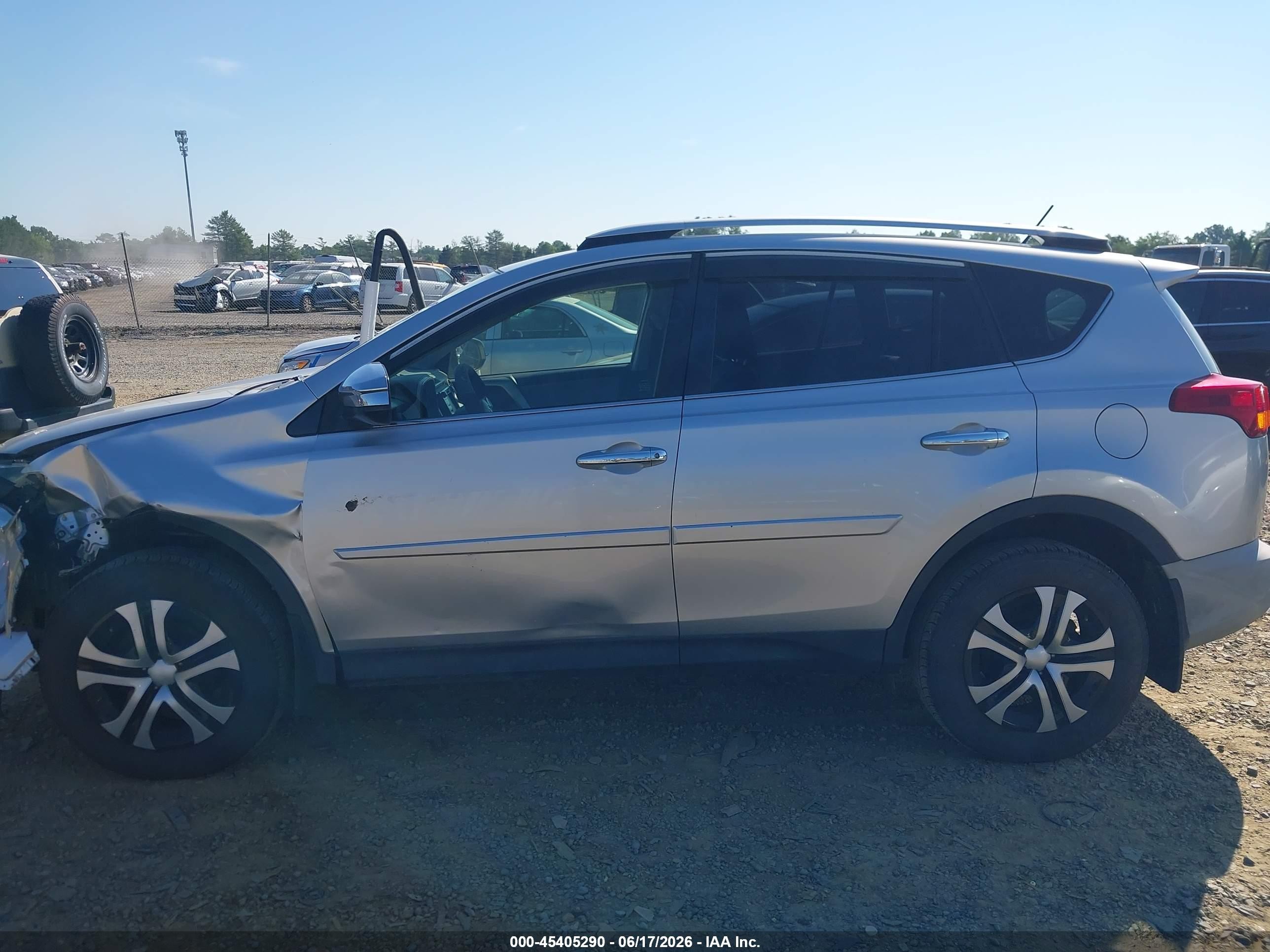 2014 Toyota Rav4 Le Silver vin: JTMBFREV4ED093783