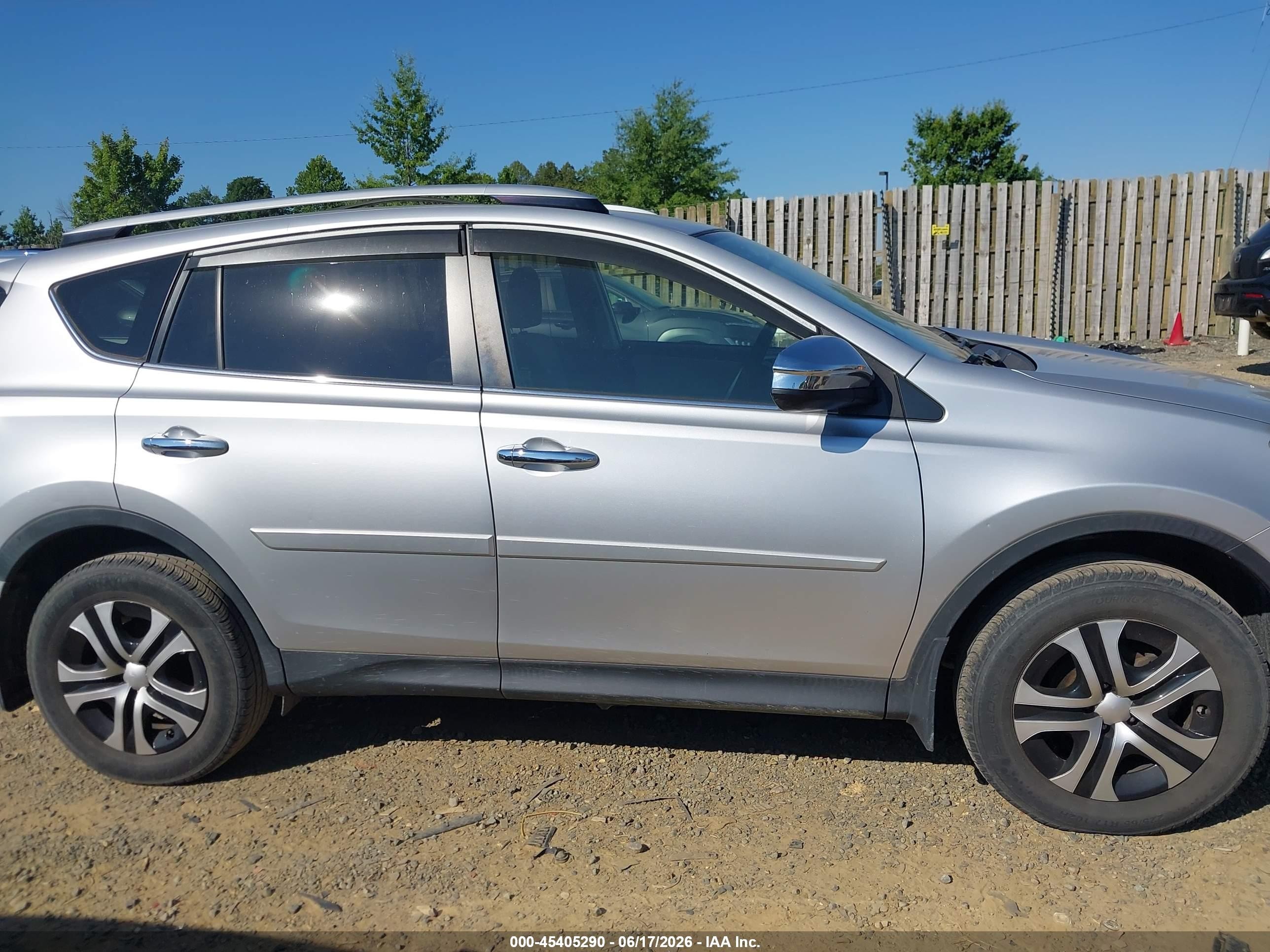 2014 Toyota Rav4 Le Silver vin: JTMBFREV4ED093783