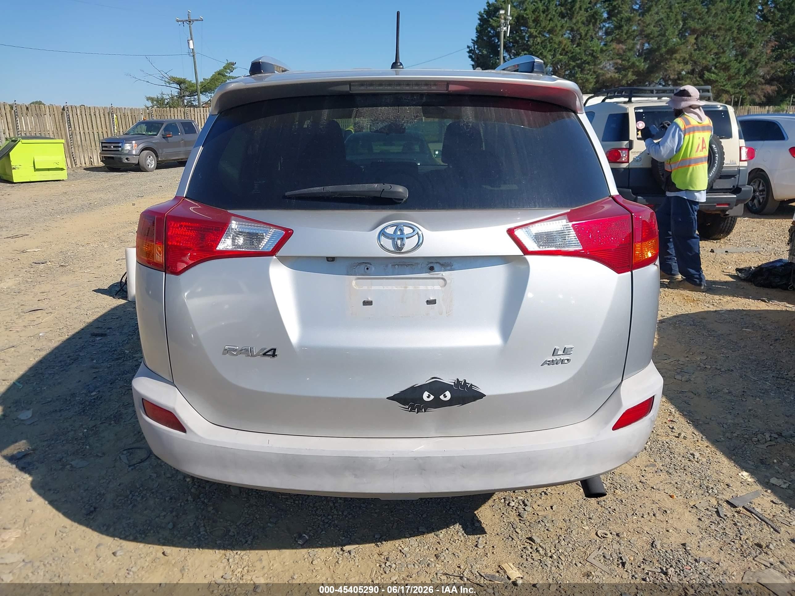 2014 Toyota Rav4 Le Silver vin: JTMBFREV4ED093783