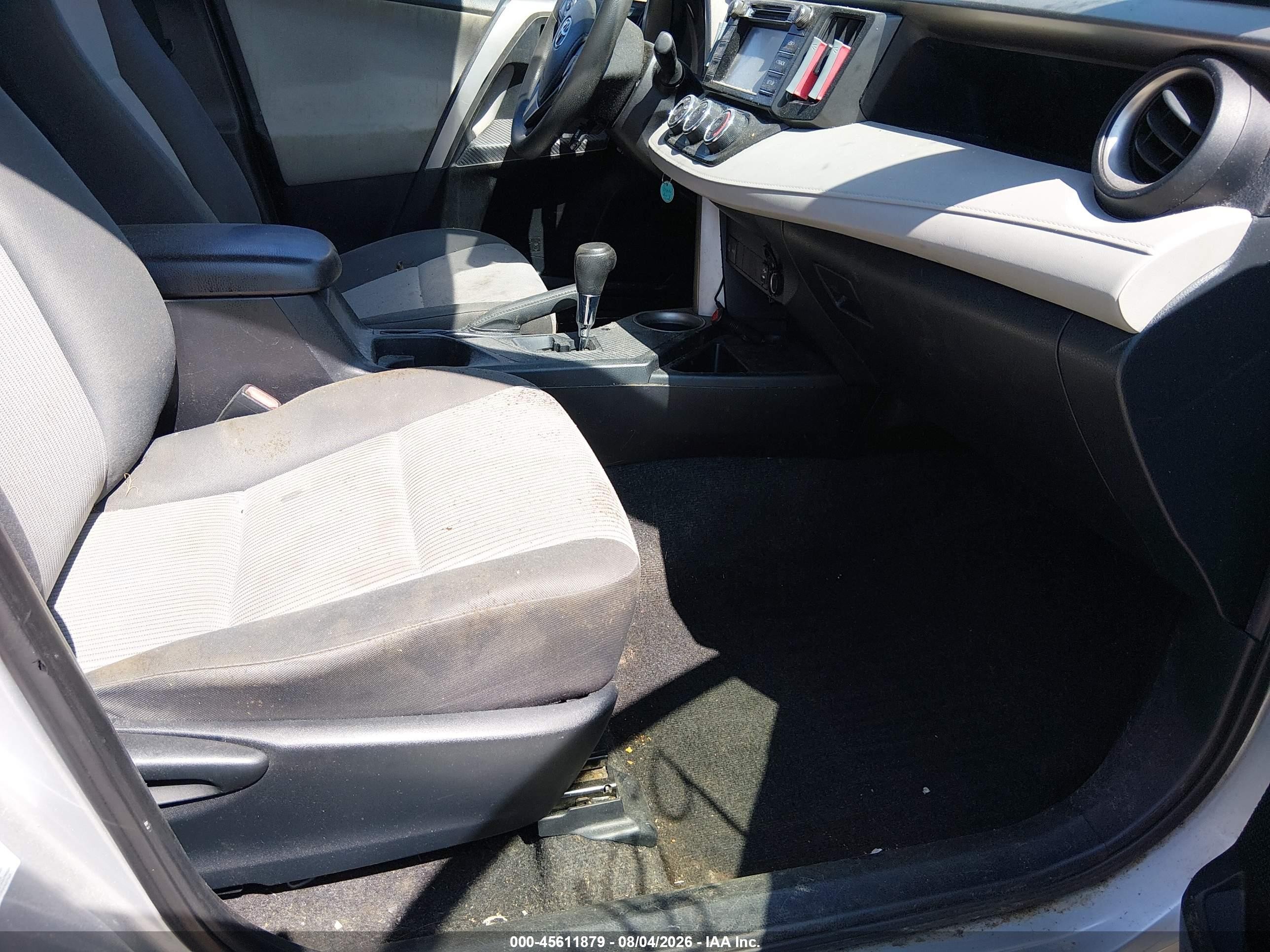 2014 Toyota Rav4 Le Silver vin: JTMBFREV4ED094075